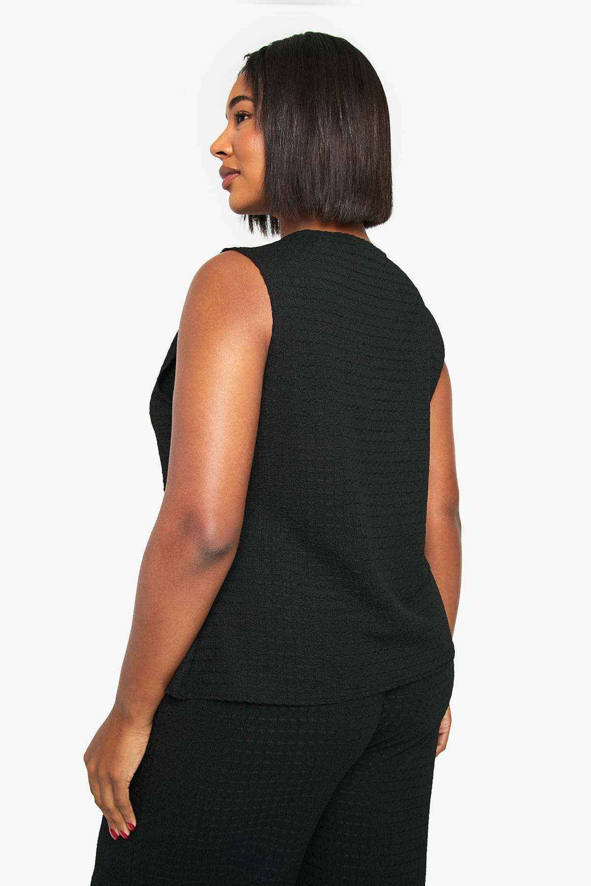 boohoo Haut Sans Manches Texturé Grande Taille Avec Boutonnage Intégral