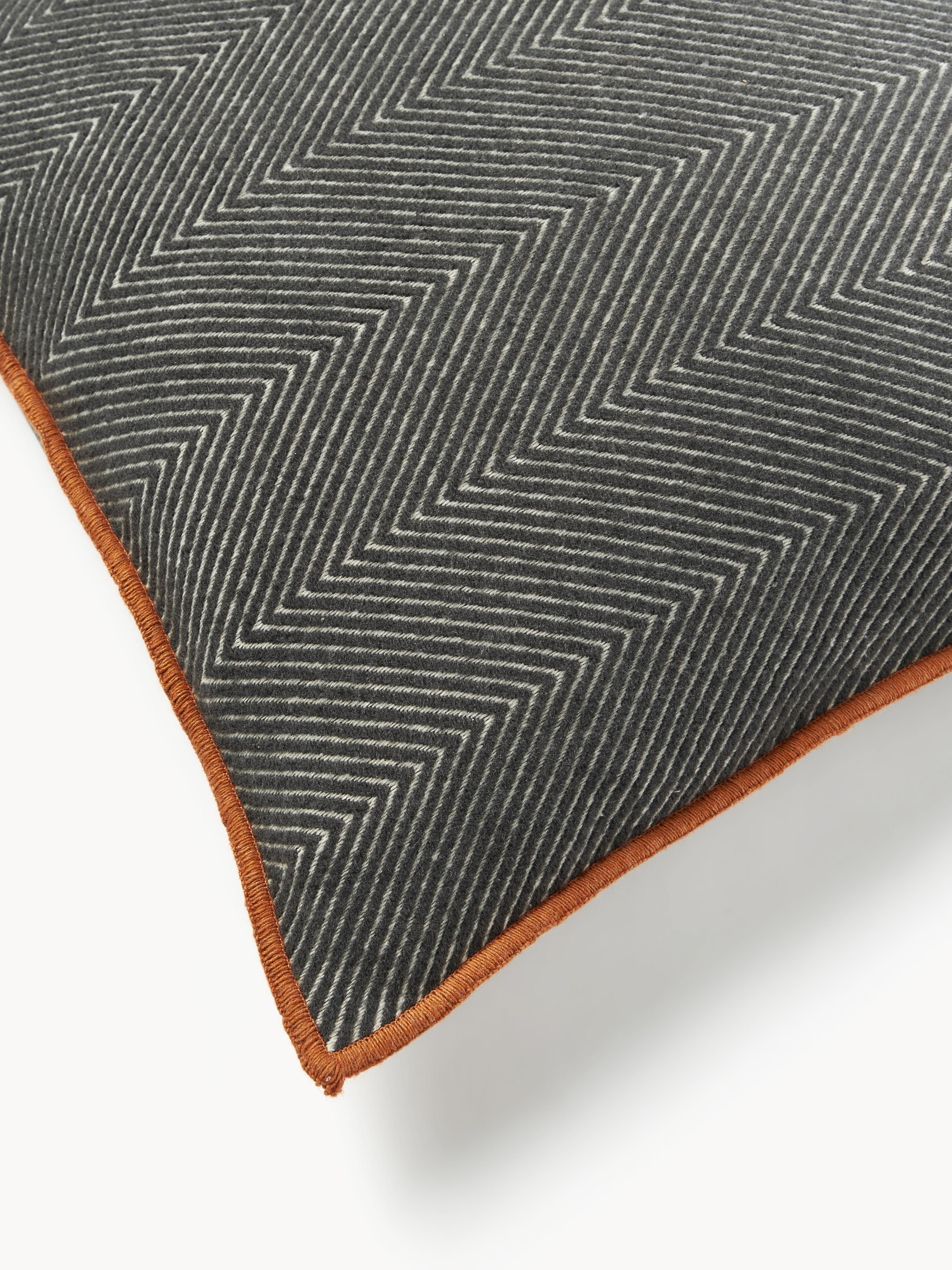 Kussenhoes Agatha met visgraatpatroon