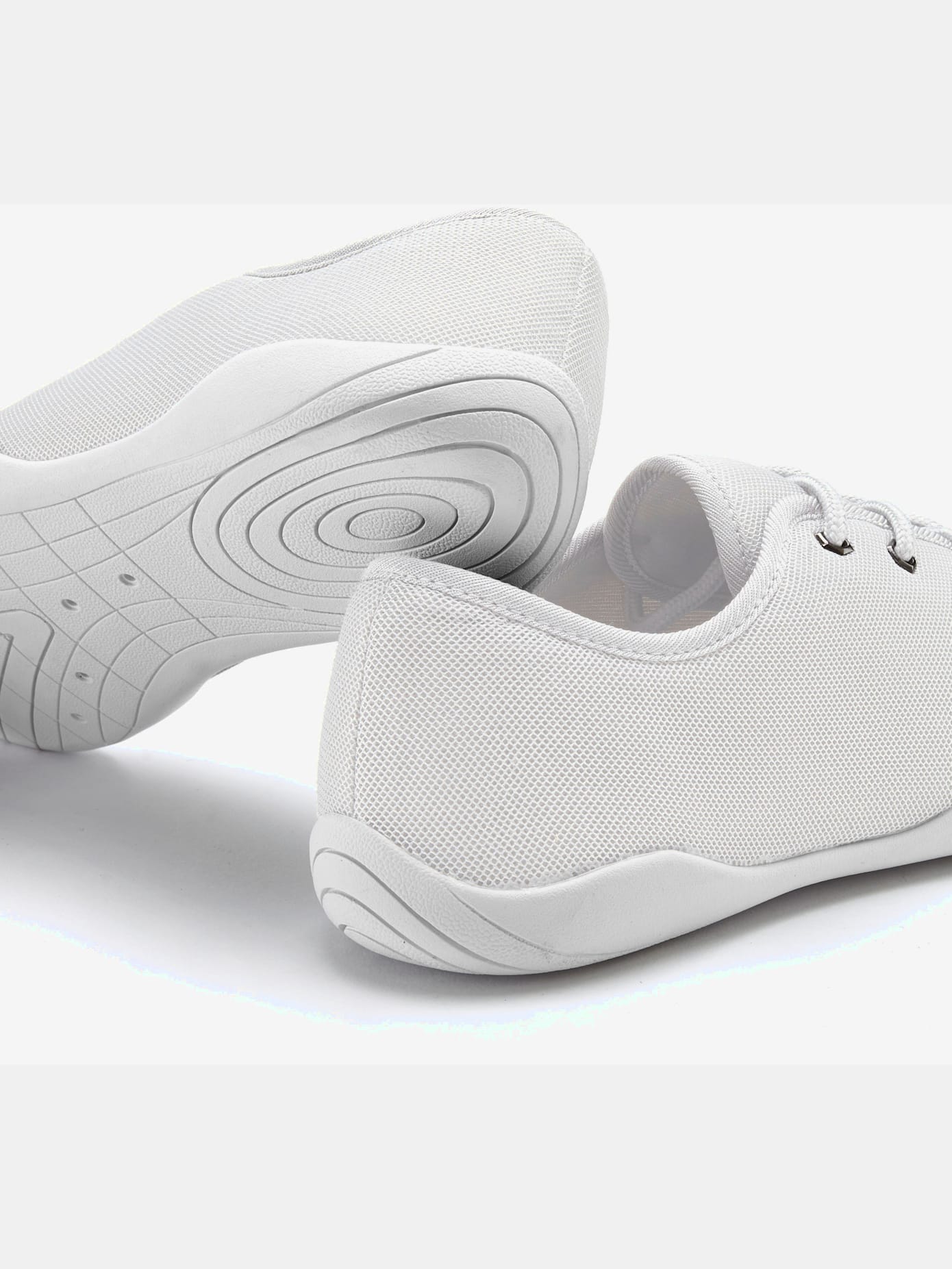 Baskets semelle ultra-plate pour une sensation « pieds nus »