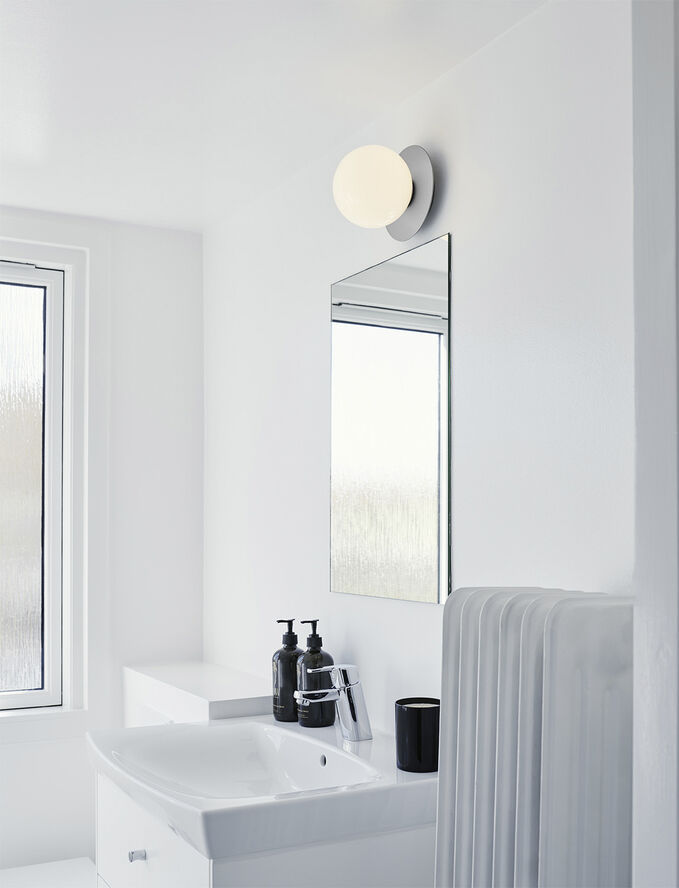 Nuura Liila 1 Medium IP44, light silver / opal Light silver / opal