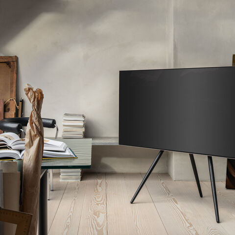 Bülow Stand BS19 Black – exclusieve TV-vloerstandaard met drie poten Black Oak