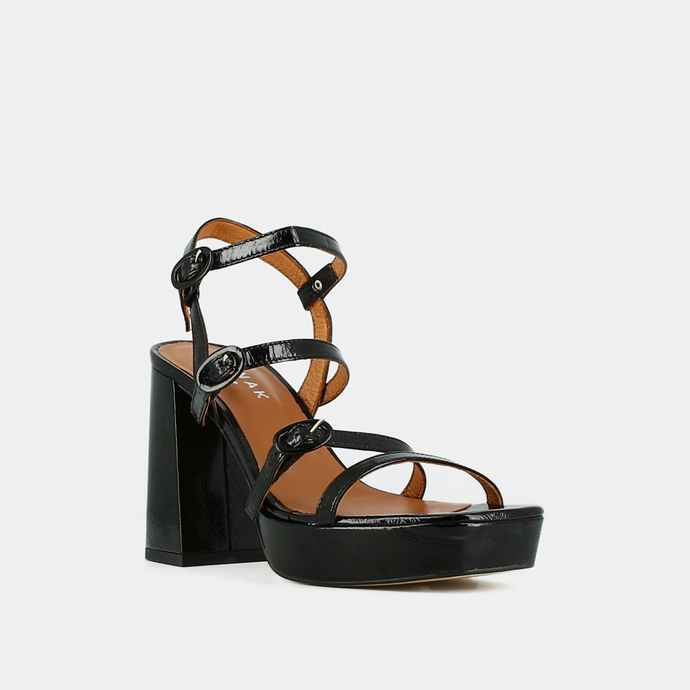 Sandales à brides et bouts carrés  en cuir brillant noir