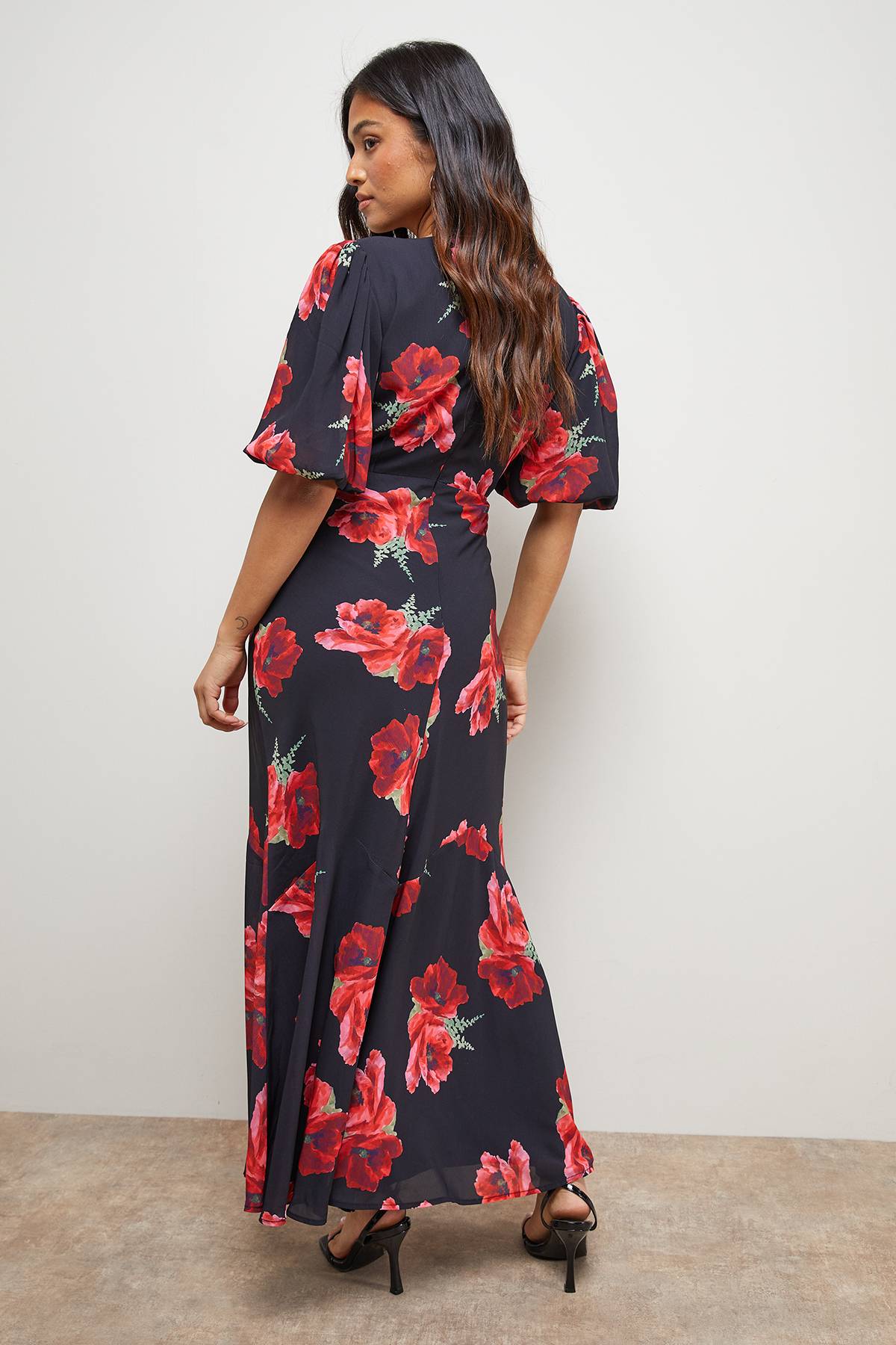Oasis Robe Midaxi à Queue de Poisson en Mousseline Imprimée avec Manches Bouffantes Petite
