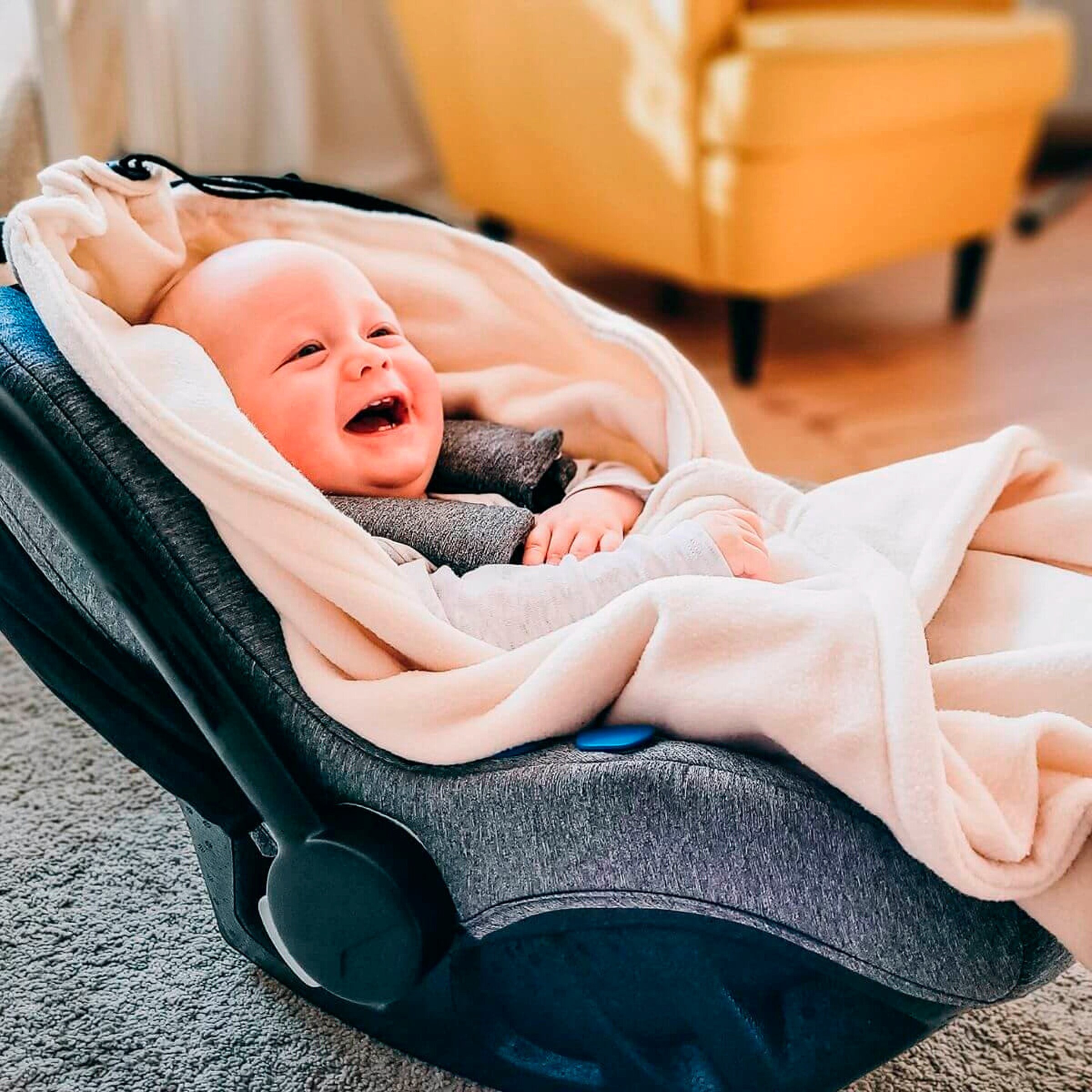 HOPPEDIZ® Babydecke Fleece Einschlagdecke für Autositz und Kinderwagen stone