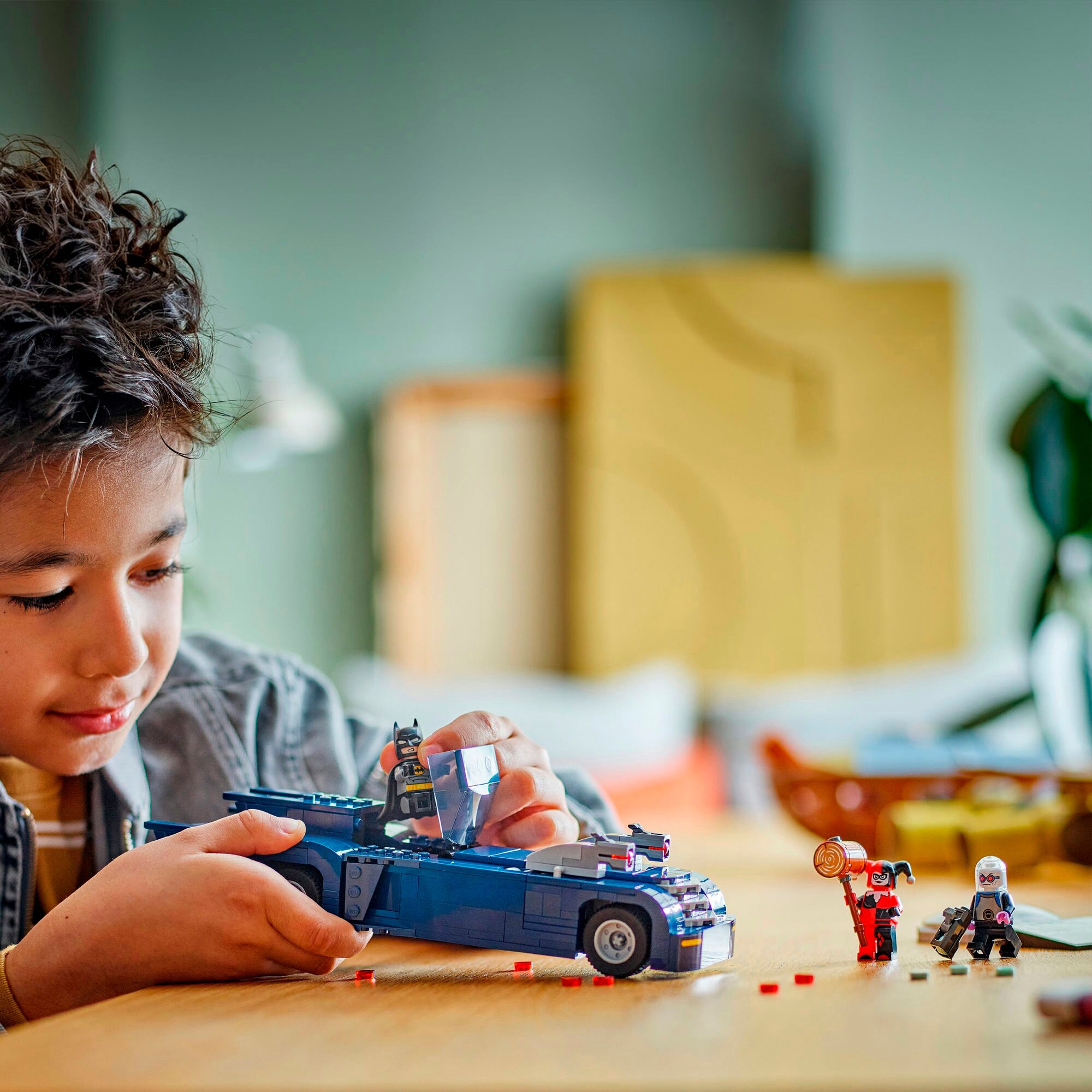 LEGO Konstruktionsspielzeug DC Super Heroes Batman im Batmobil vs. Harley Quinn und Mr. Freeze