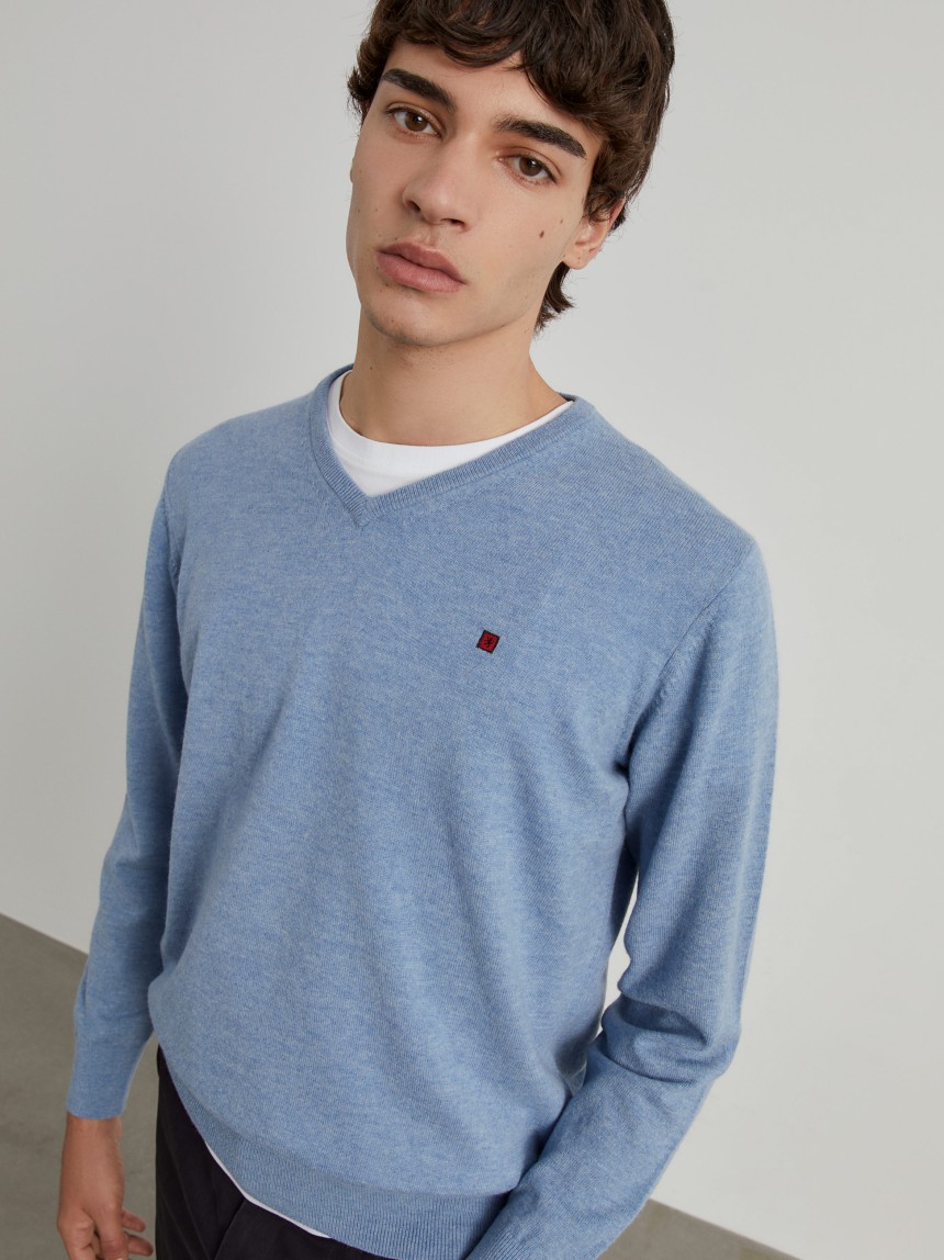 Pullover de lã decote em bico