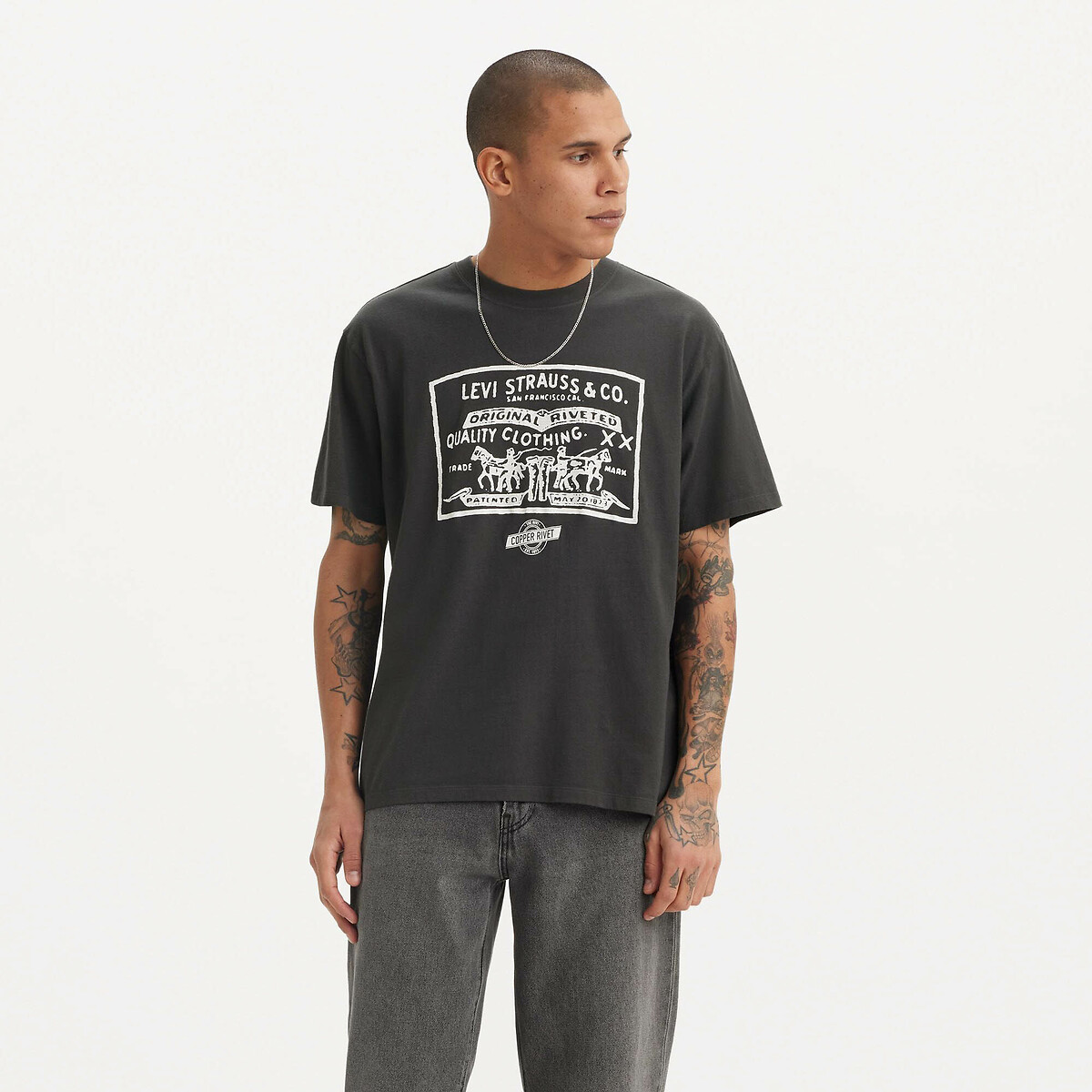 Camiseta LEVI'S com gola redonda e estampa vintage.