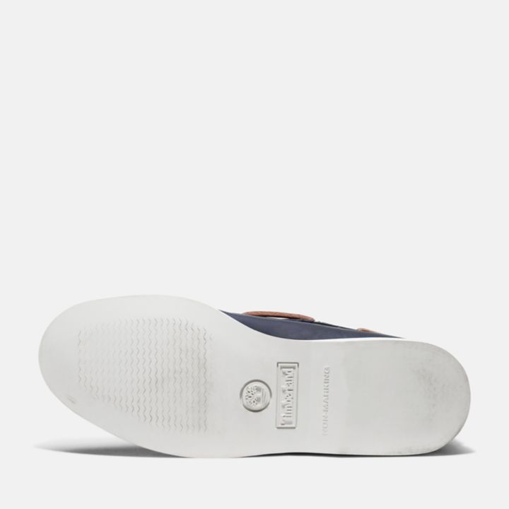 Sapato náutico clássico de dois ilhós para homem, na cor azul.