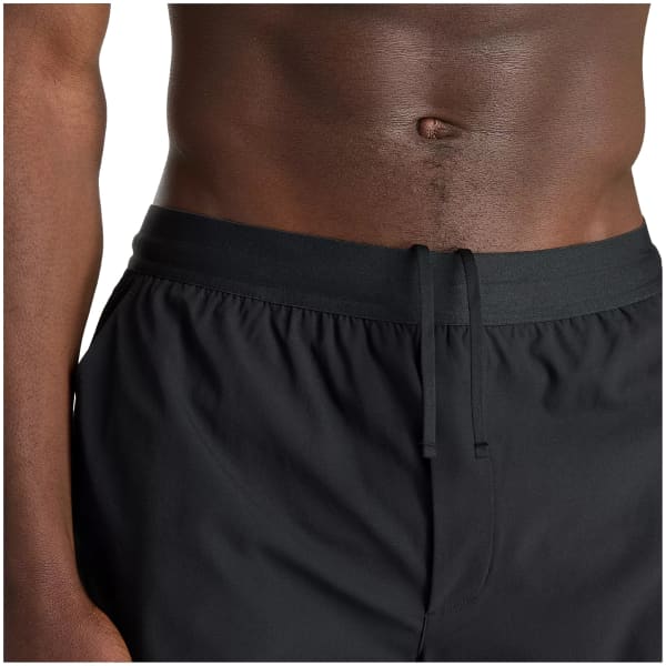 Short trail NEW BALANCE AC LINED SHORT 5 IN M BLACK