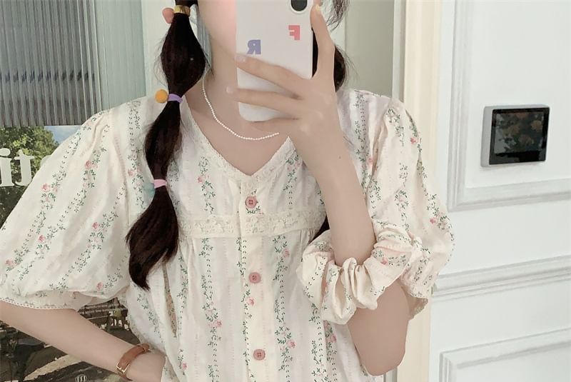 Tanee - Pyjamajurk met pofmouwen en bloemenprint / Pyjamashirt / Shorts / Broek / Set