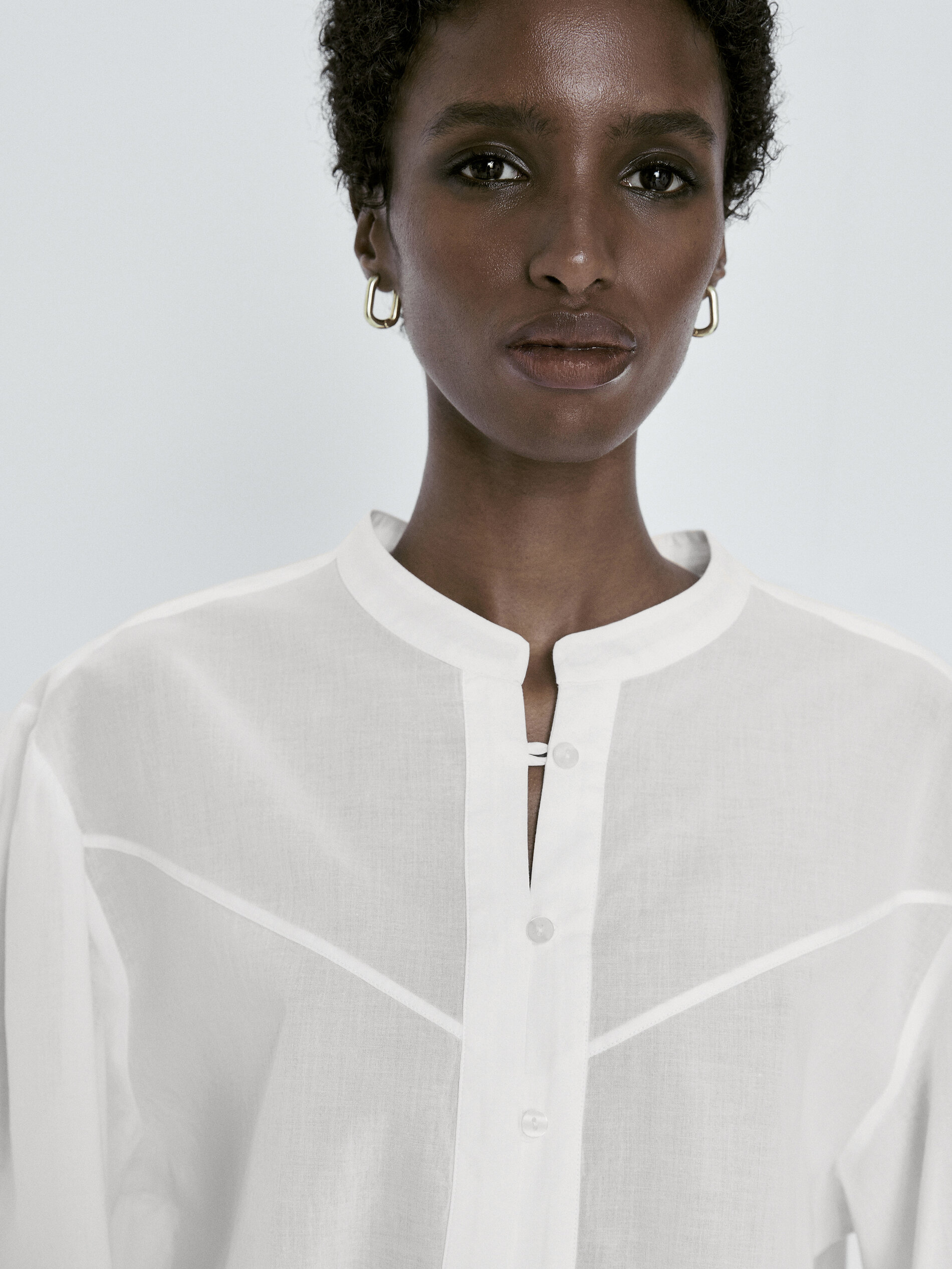 Camisa de algodão lavado com gola mandarim - BRANCA