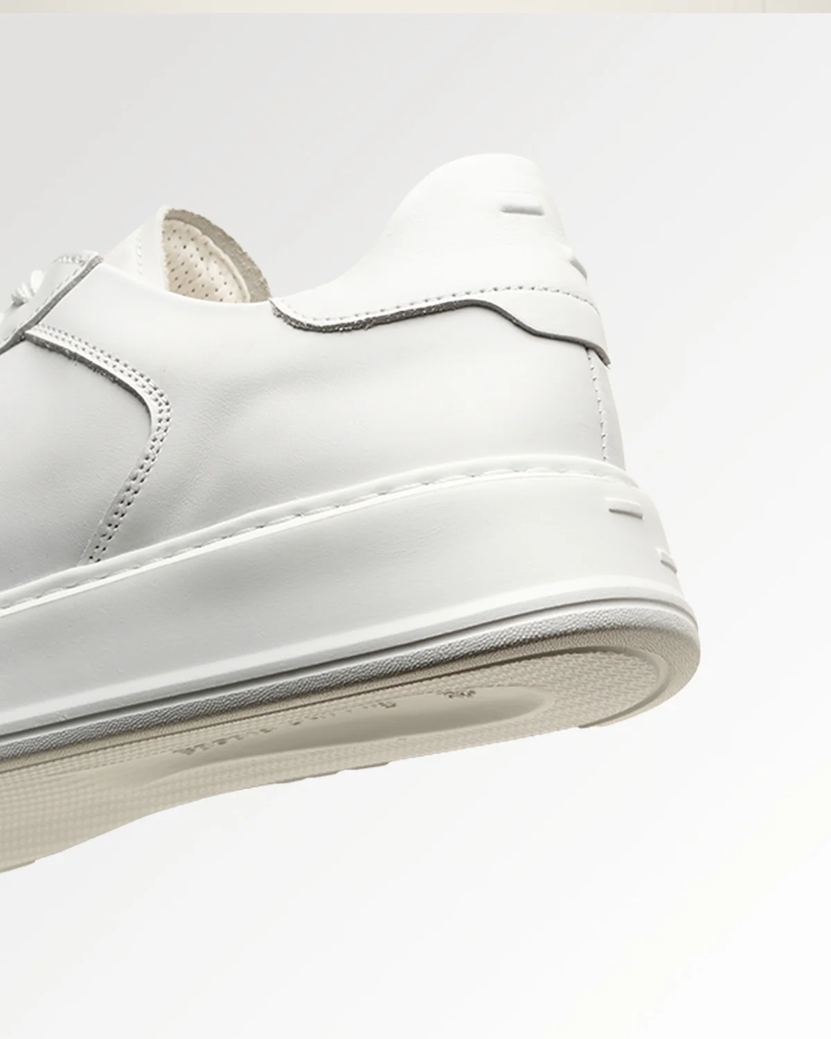 Evo Court Nappa White