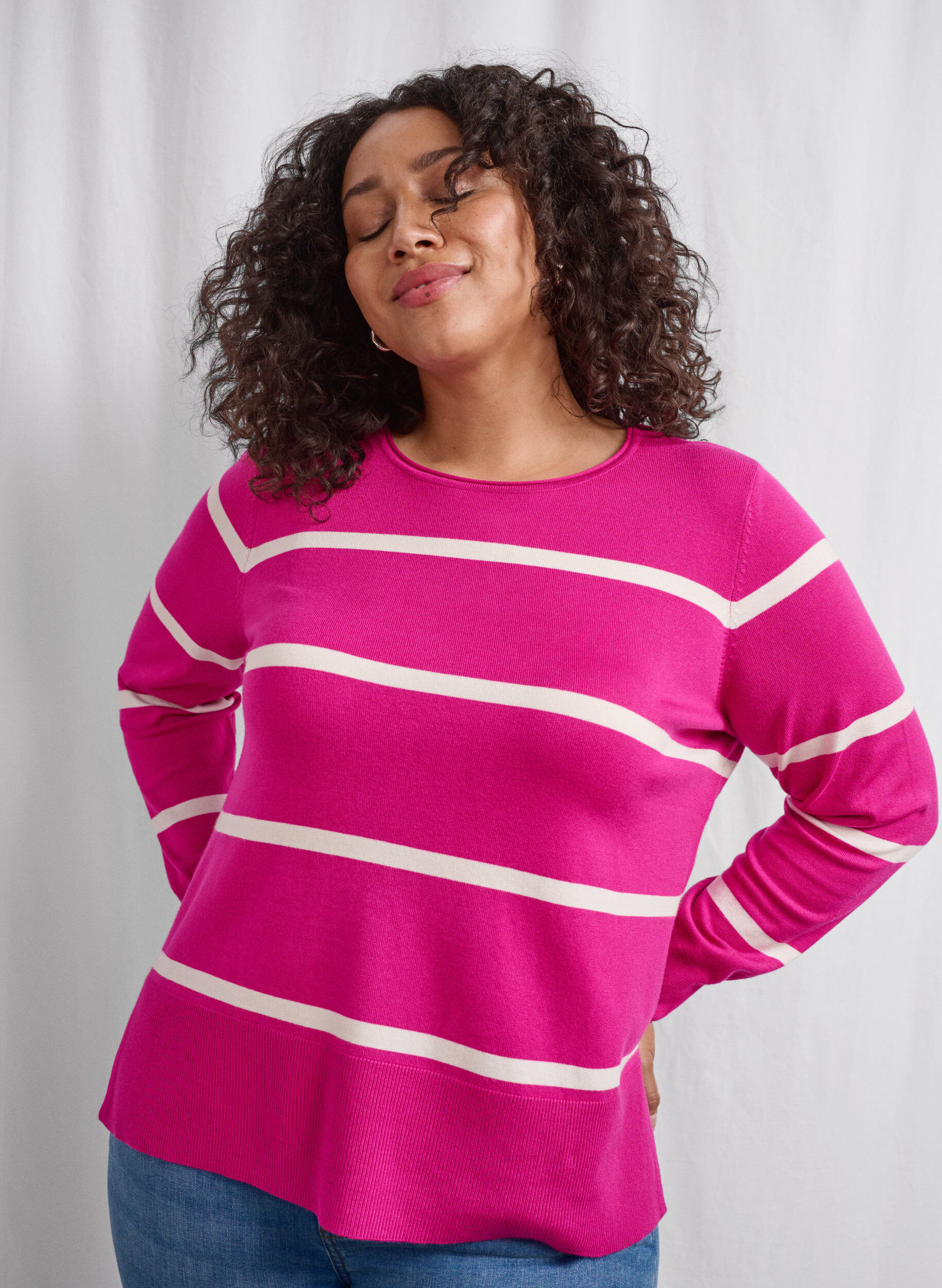 Strikket viskosebluse med striber
