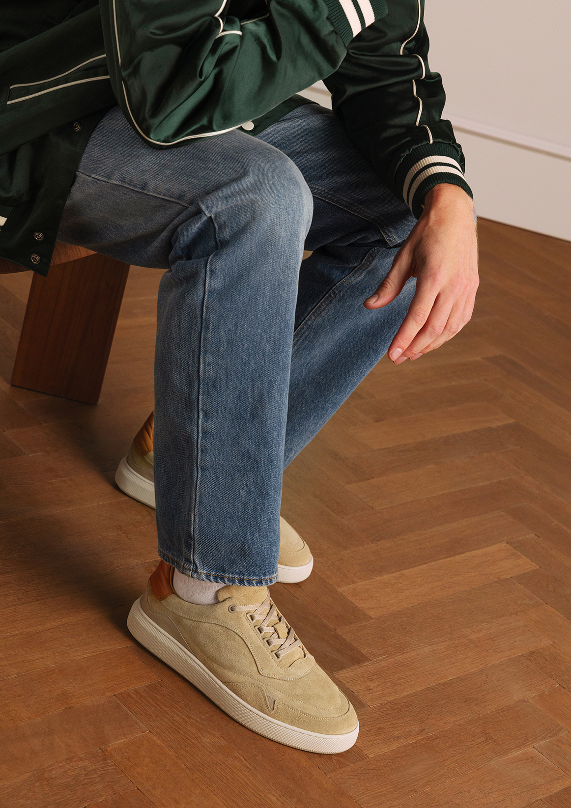 Beige suède sneakers
