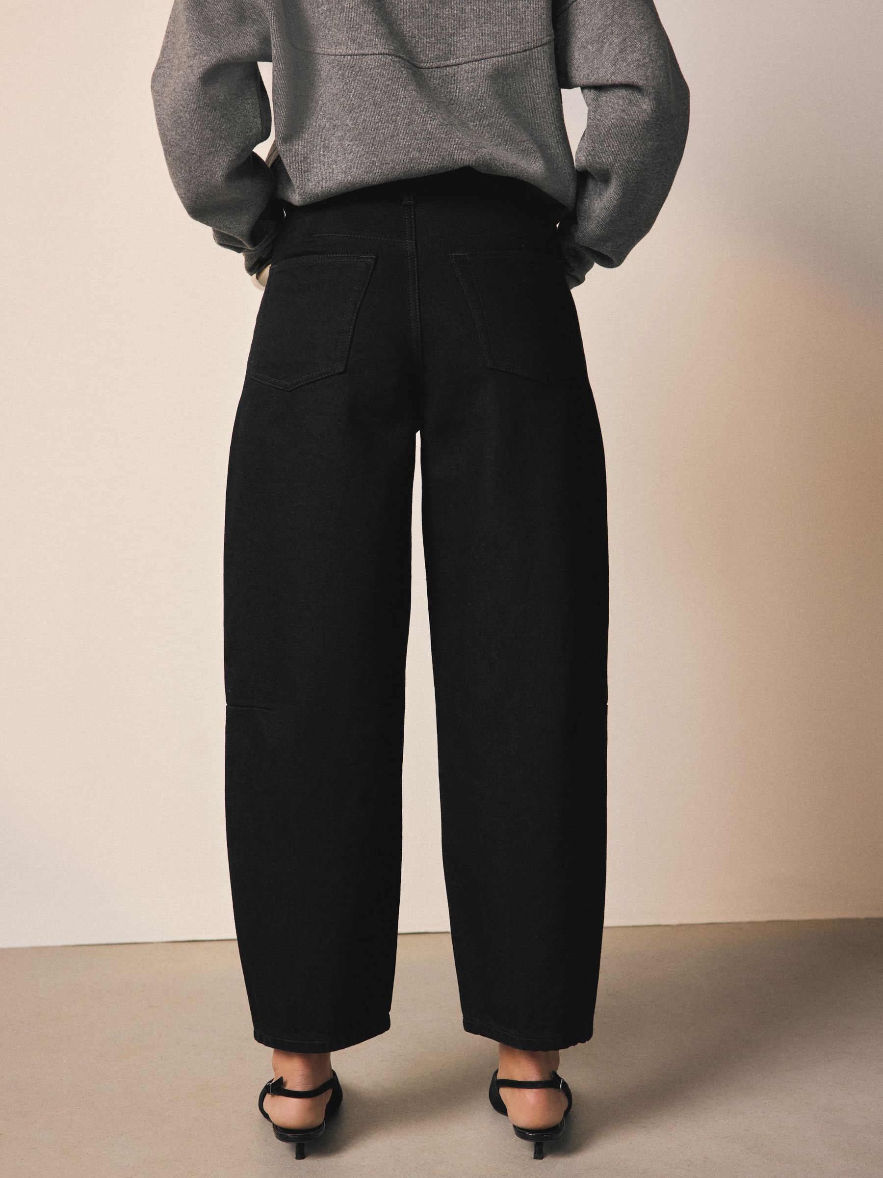 Zwart - Barrel jeans met dartdetail
