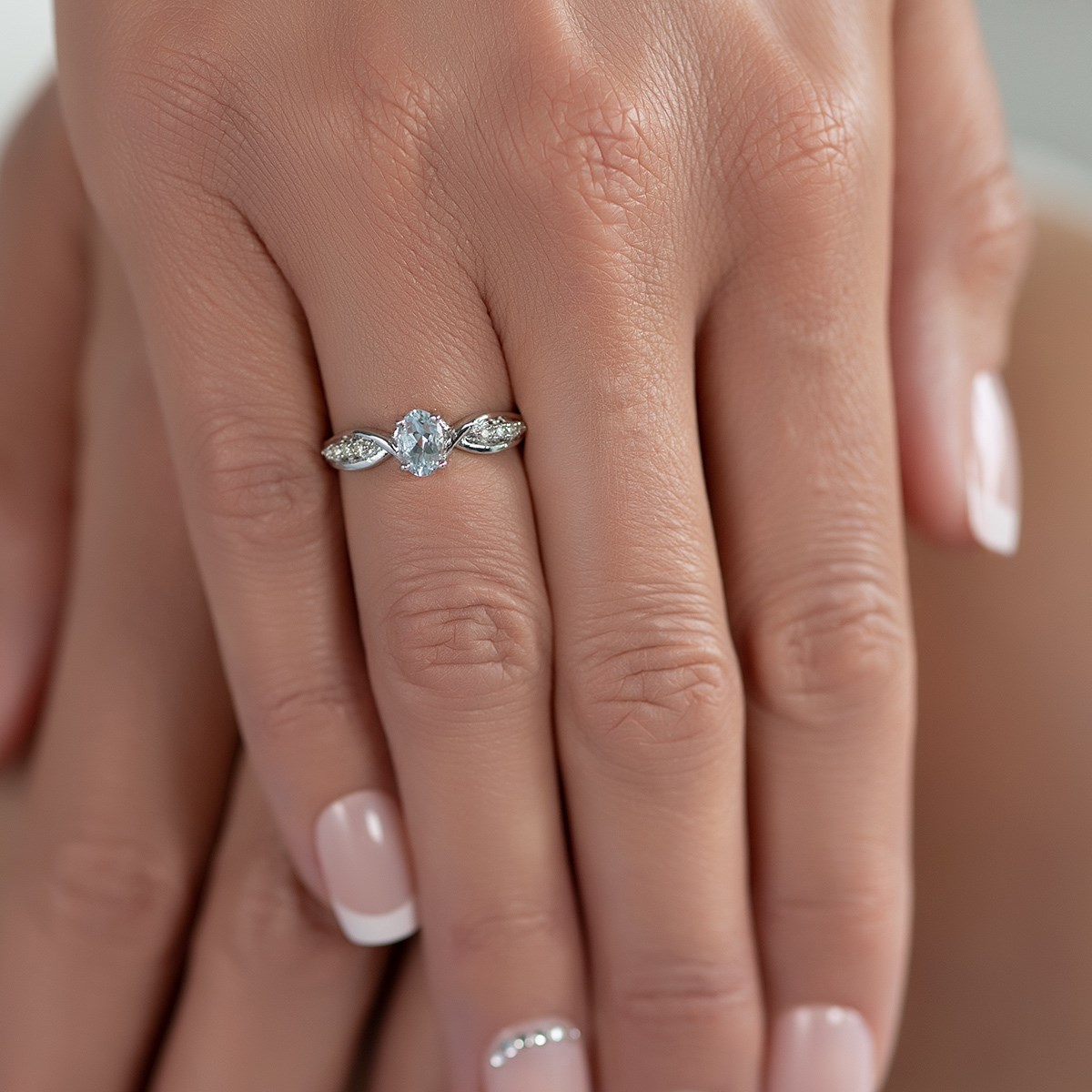 Bague ADEN Or 585 Blanc Aigue-Marine et diamants 1.32grs