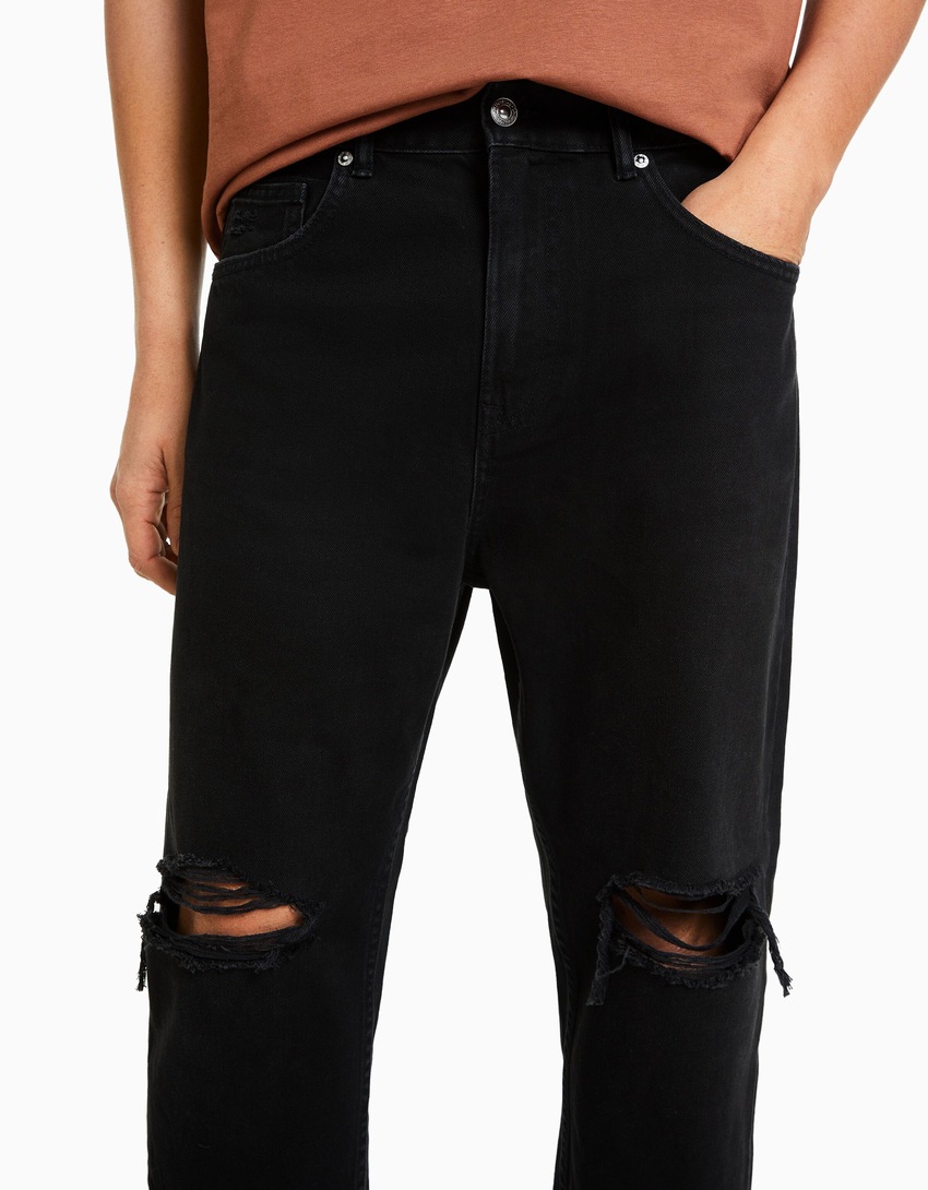 Calça jeans folgada com rasgos