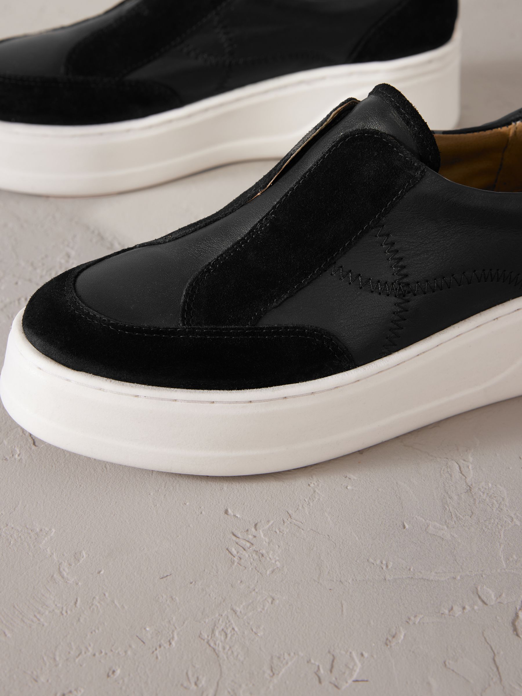 Zwart - Signature leren instapsneakers met dikke zool en plateauzool