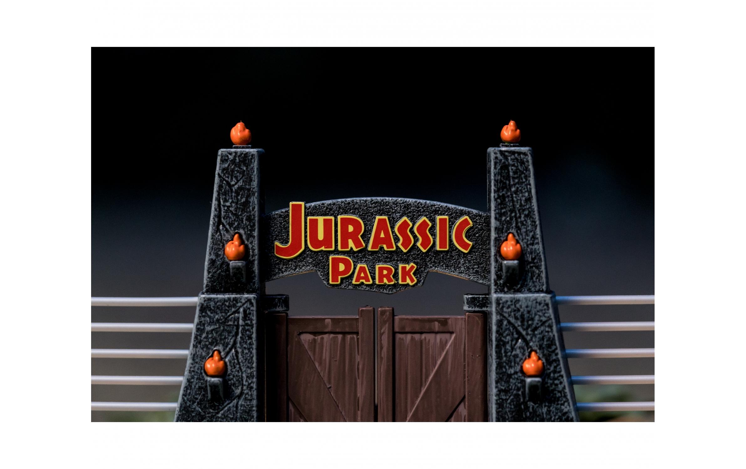 Jurassic World Diorama mit 2 Nano CarsJurassic World Nano Szene Diorama mit zwei Modellautos