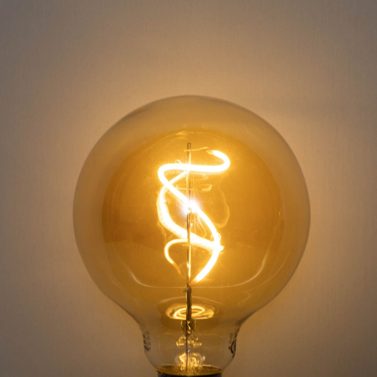 E27 dimbare LED spiraal filament G95 4W 270 lm 2700K
