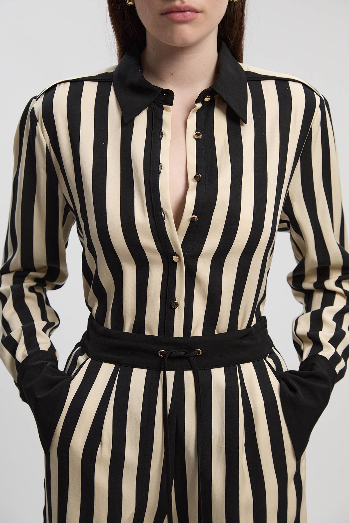 KarenMillen Chemise Tissée en Mélange de Coton à Rayures Fluides Mono