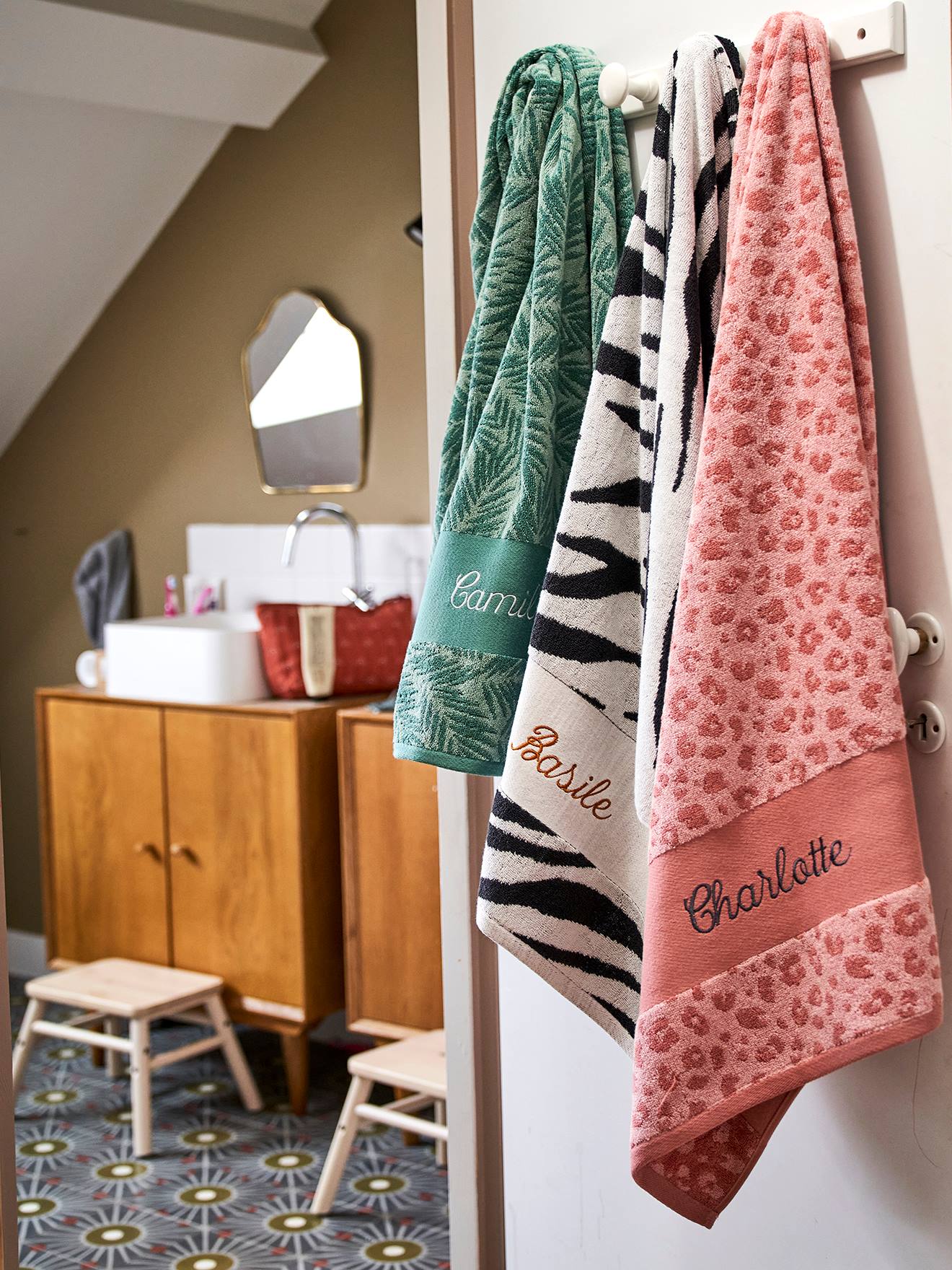 Toalha de banho estampada verde média personalizável