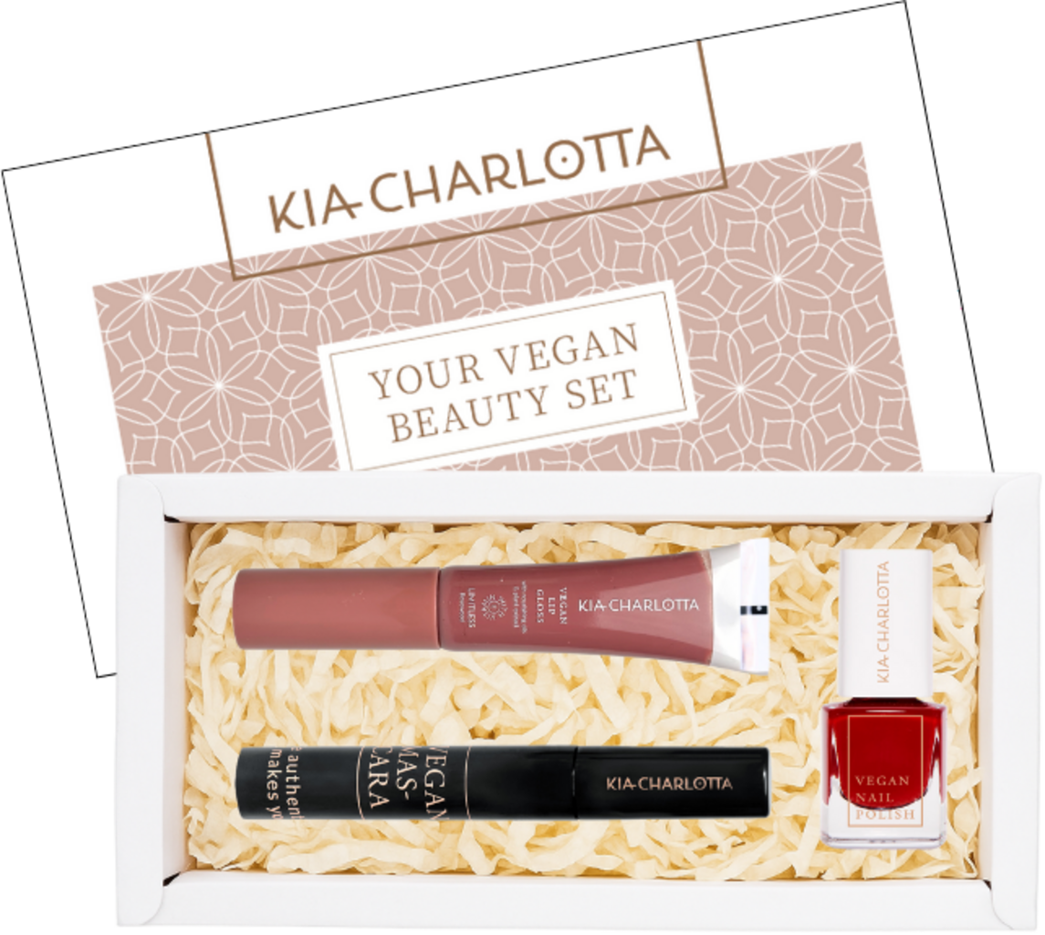 KIA-CHARLOTTA  Essentials X-Mas Set