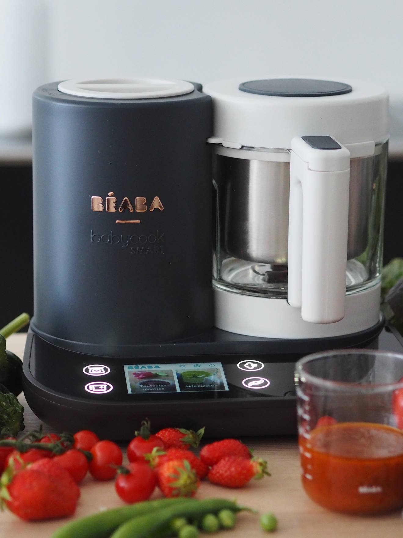 Processador de alimentos online BEABA Babycook Smart, cinza claro liso com padrões.
