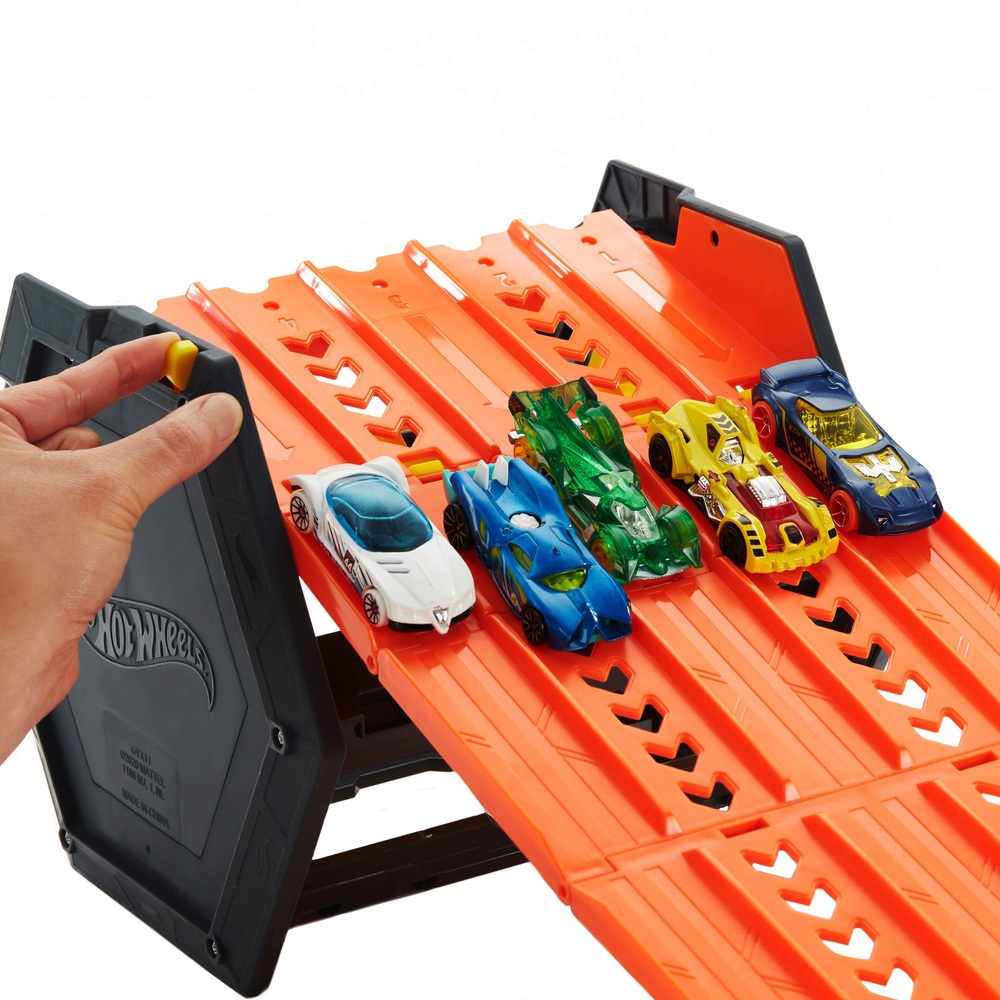 Hot Wheels Roll Out Rennstrecken-Set und Auto