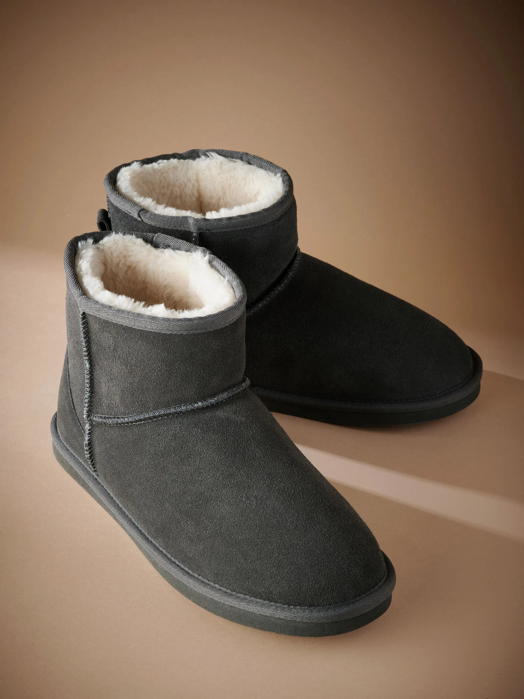 Grijs - Signature Suede Slipper Boots with Faux Fur Lining