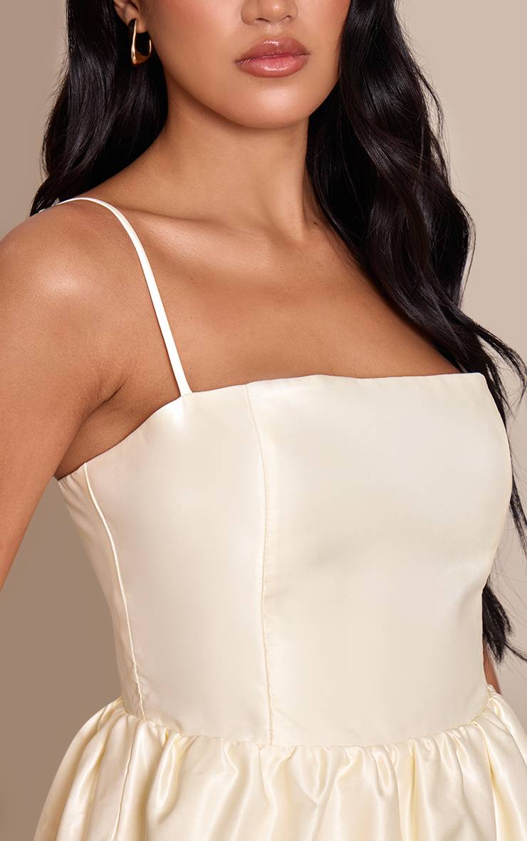 Crème Top Bouffant En Satin À Bretelles