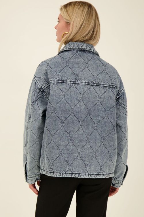 Blauwe spijkerjas quilted