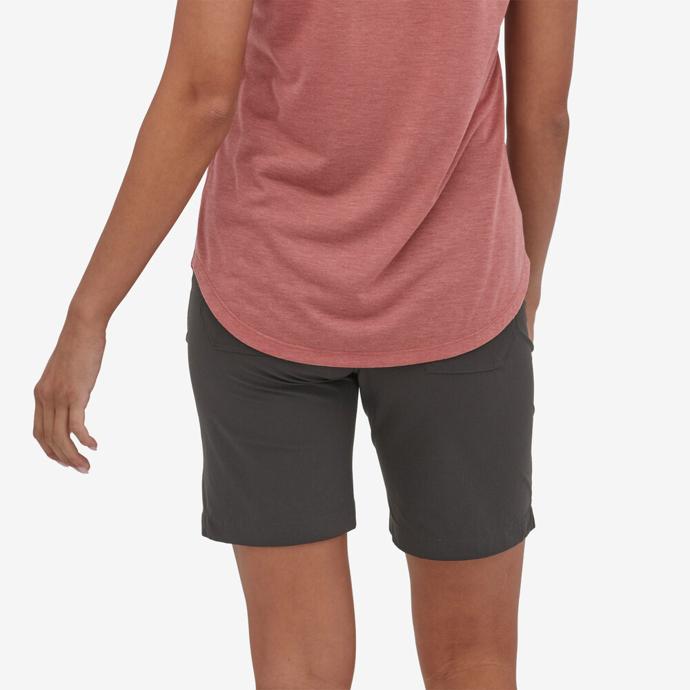 Skyline Traveler Shorts für Damen – 8 Zoll