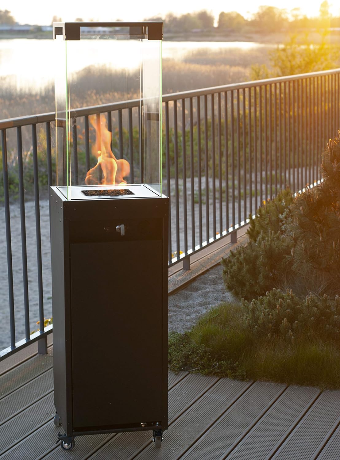 Planika - Faro - Gartenkamin Aussenkamin Terrasse Balkon Kamin Feuerstelle Outdoor Terrassenkamin Gaskamin Kamin Outdoor - bis zu 8 kW - Angetrieben Durch LPG - Eingebaute Rollen - Brenndauer 55 Std