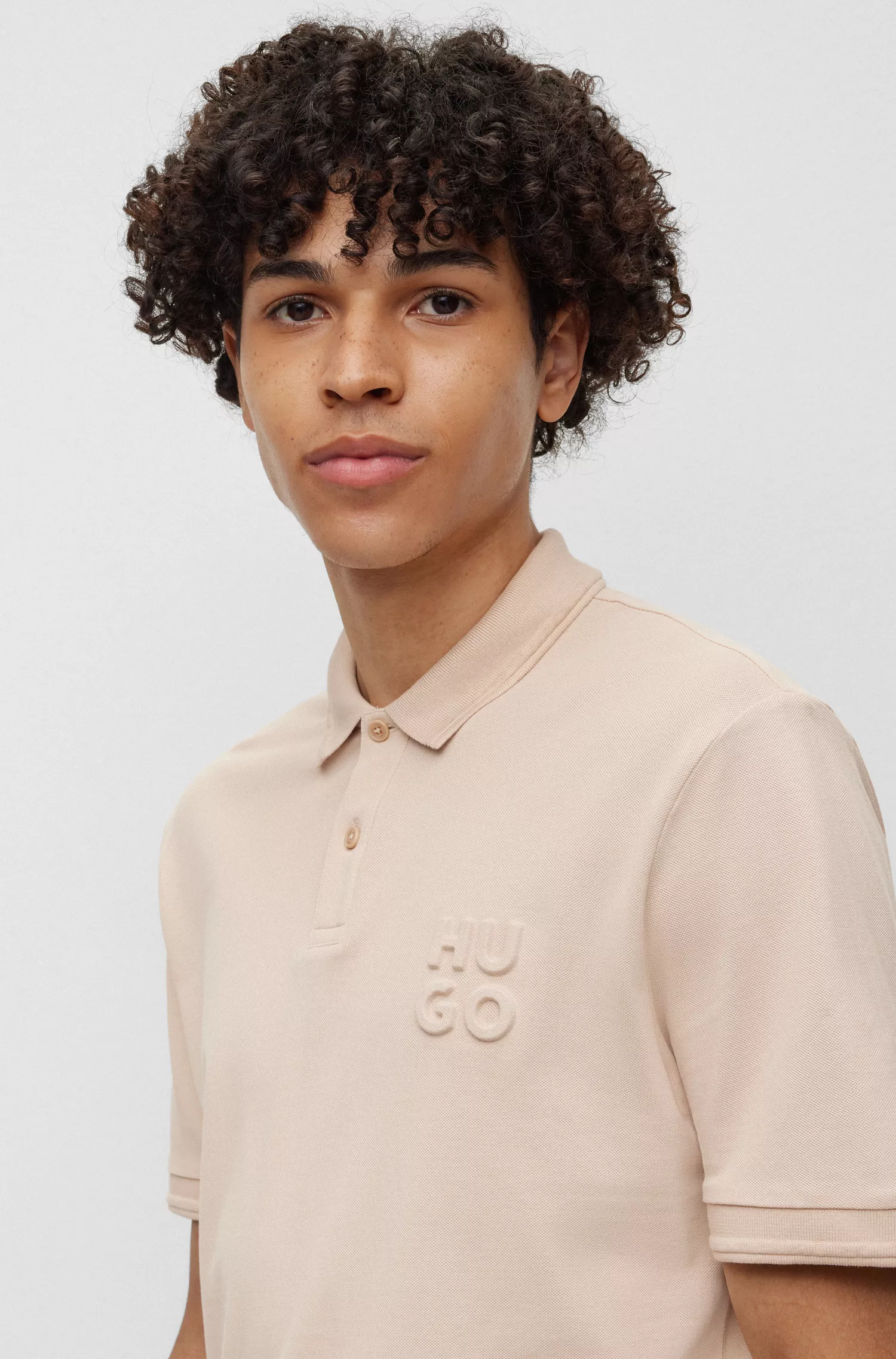 Camisa polo HUGO vermelha com logo em relevo em piqué de algodão;