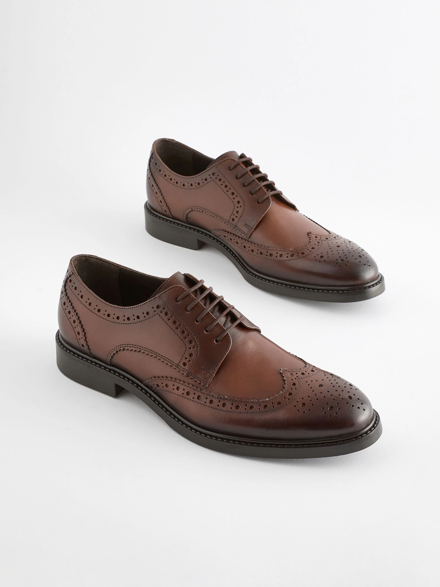 Bruin - Standaard pasvorm - Leren derby-brogues