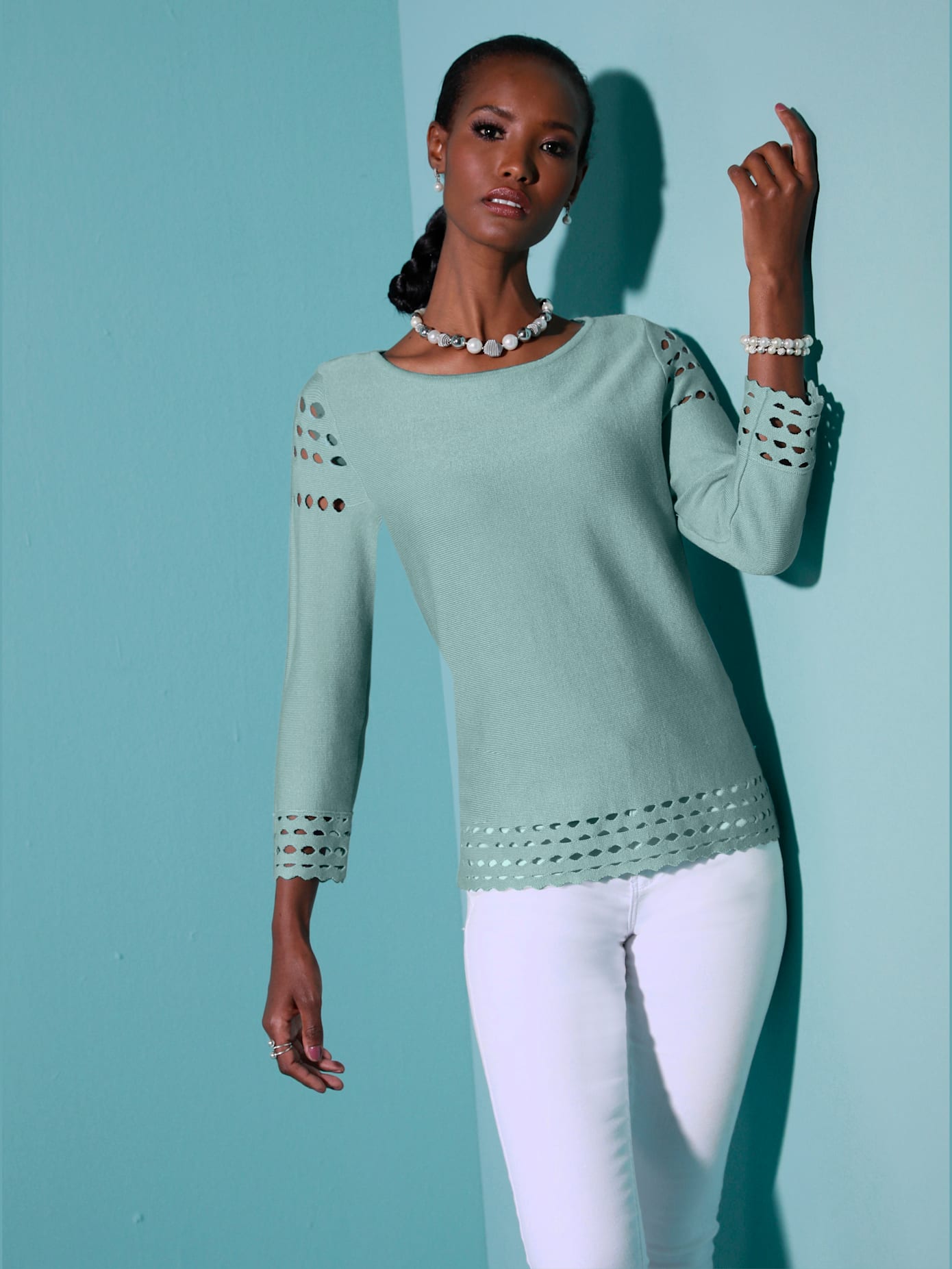 Pull à manches 3/4 joli motif ajouré