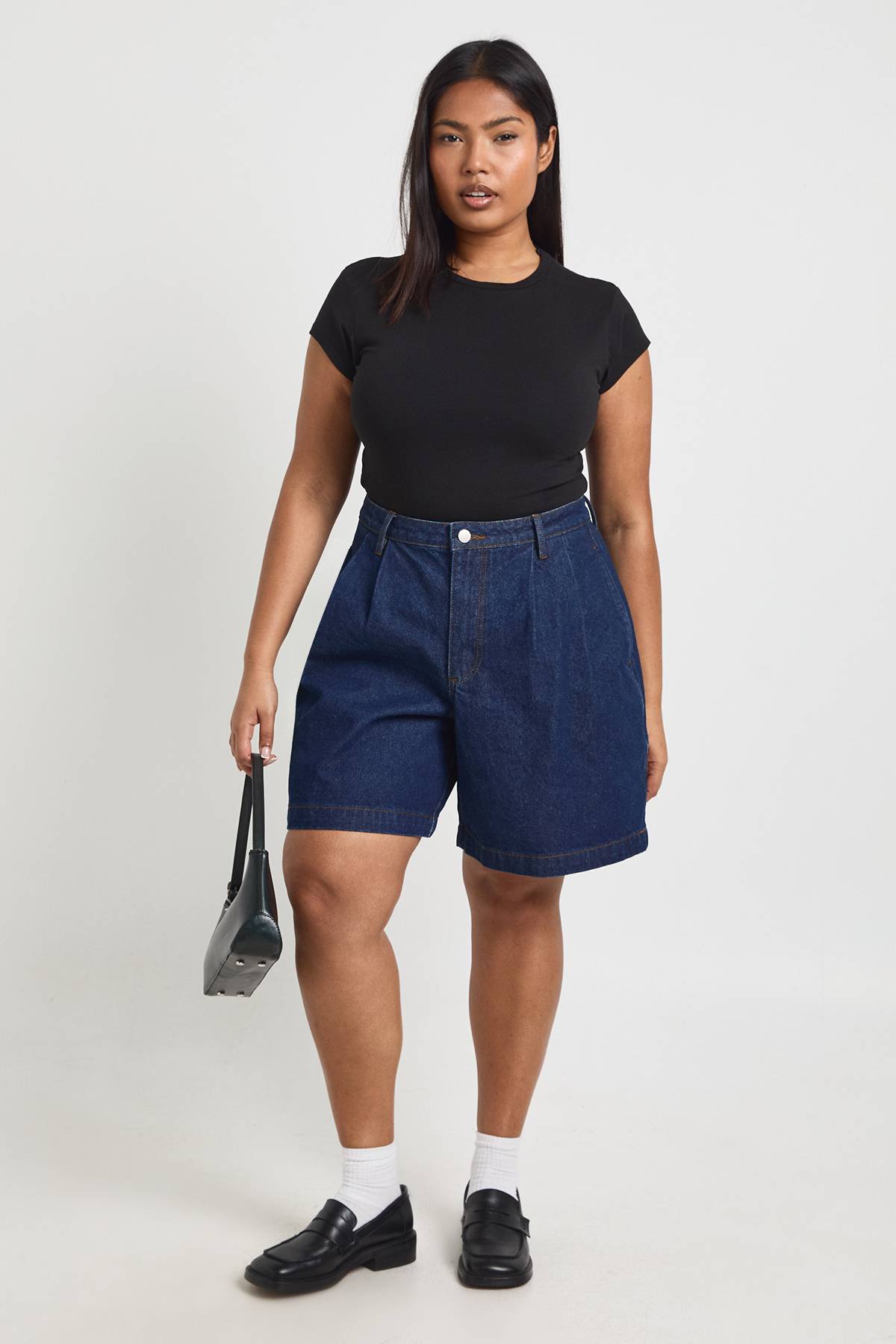 boohoo Short Boyfriend En Denim Plissé Grande Taille