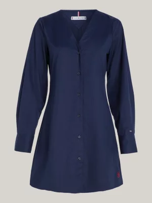 Vestido longo com decote em V e modelagem evasê.