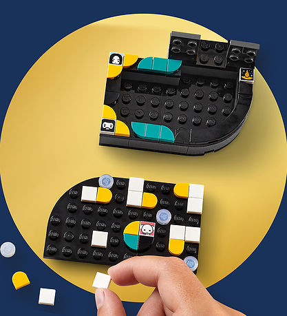 LEGO? DOTS - Hogwarts-skrivebordss?t 41811 - 856 Dele