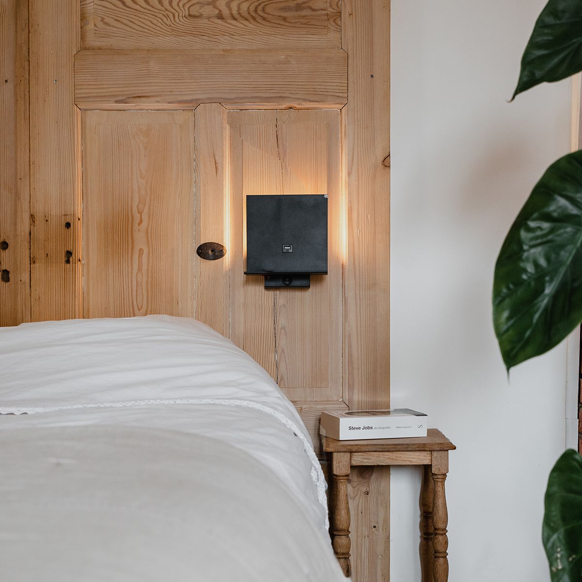 Moderne wandlamp zwart incl. USB-aansluiting - Flero