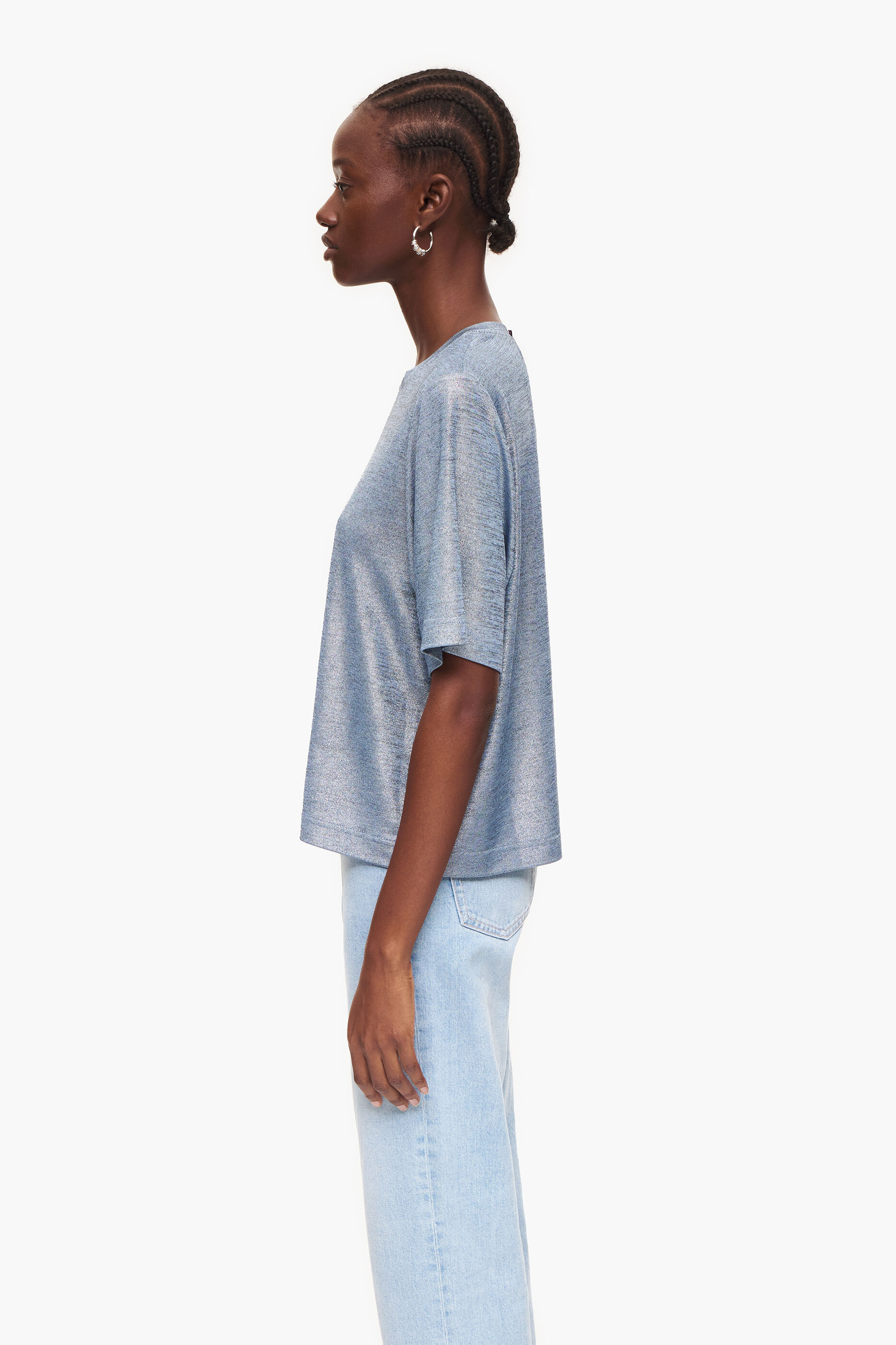 camiseta cropped fluida azul metalizada