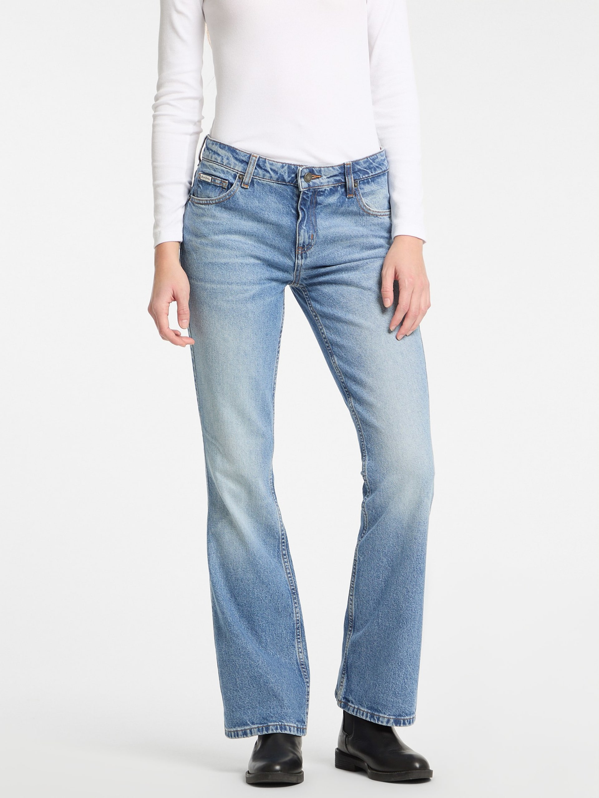 Calça jeans boca de sino G09