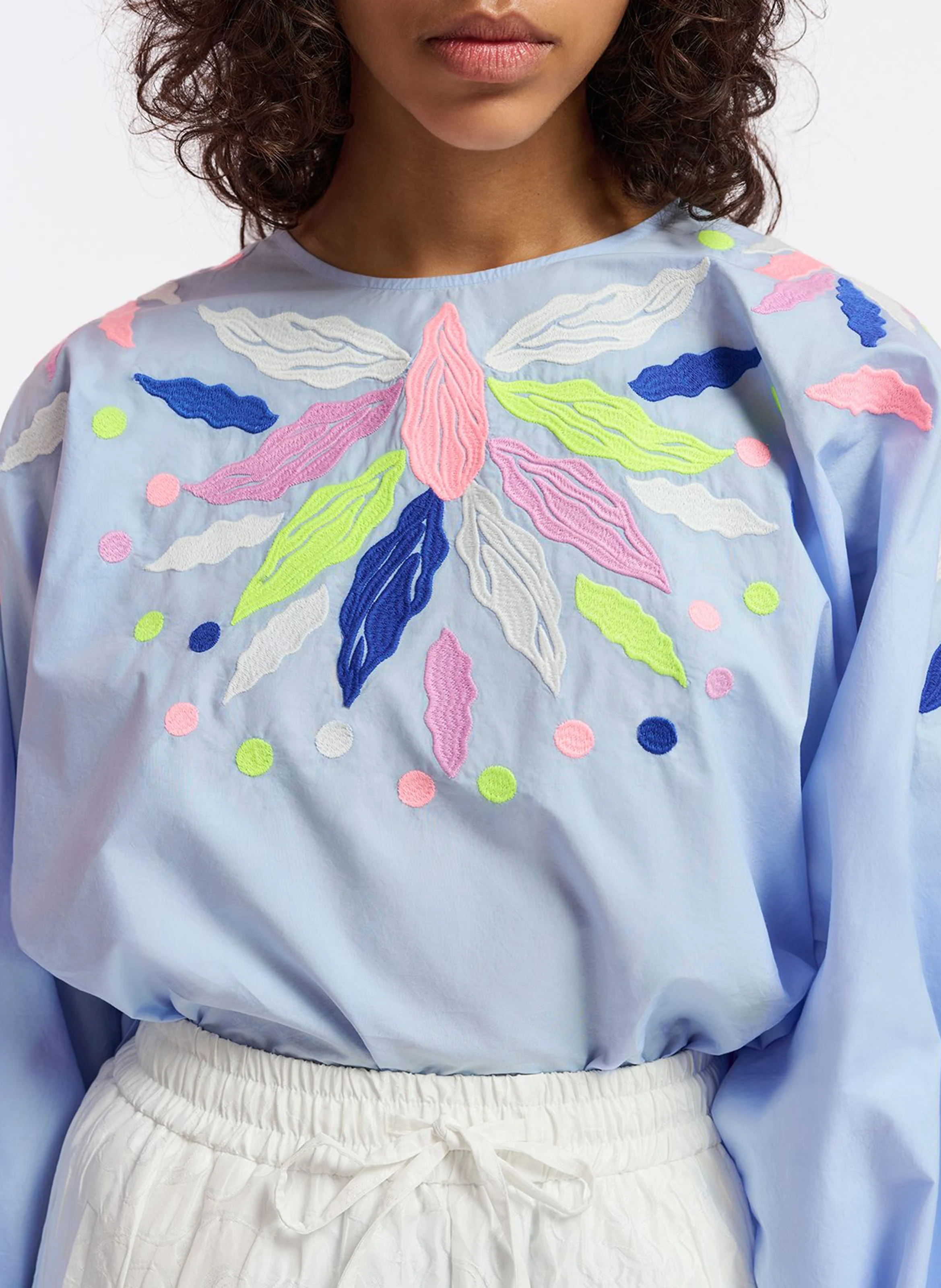 GALAXY - Top ample col rond en coton brodé | Bleu