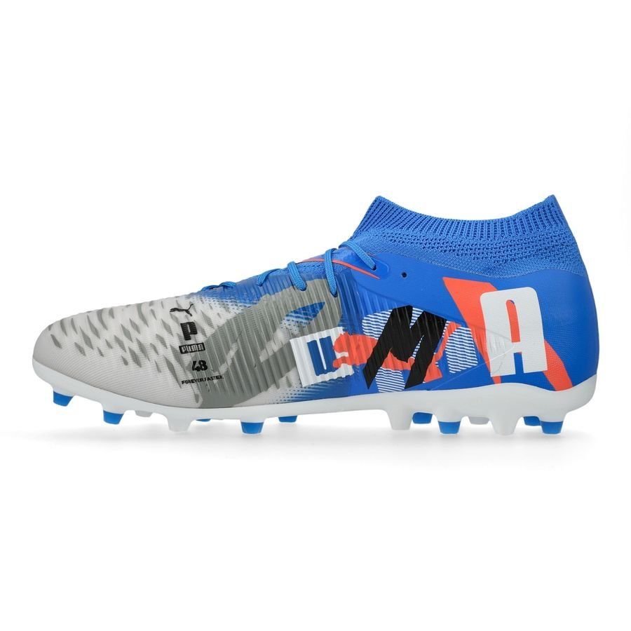 PUMA Future 8 Match MG Forever - Blanc/Bleu/Gris/Noir/Glowing Red ÉDITION LIMITÉE