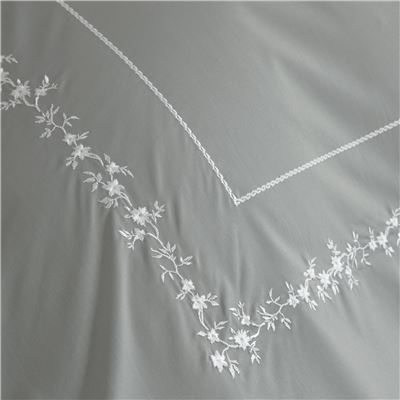 Linge de lit percale fleurs brodées et torsades - BECQUET CRÉATION