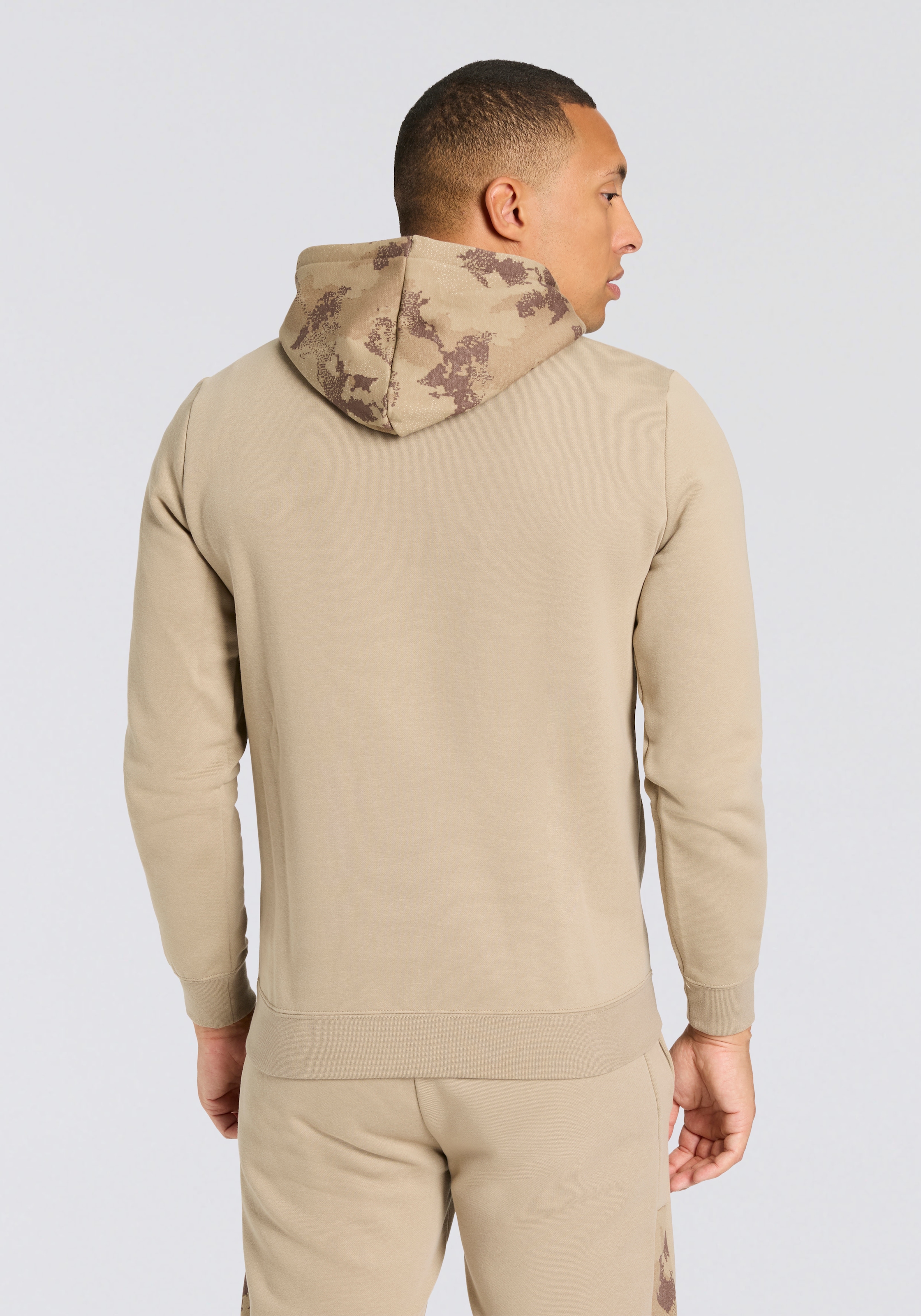 PUMA Kapuzensweatshirt »ESS CAMO HOODIE FL«, Regular Fit, sportlicher Stil, mit Kapuze, mit Kängurutasche