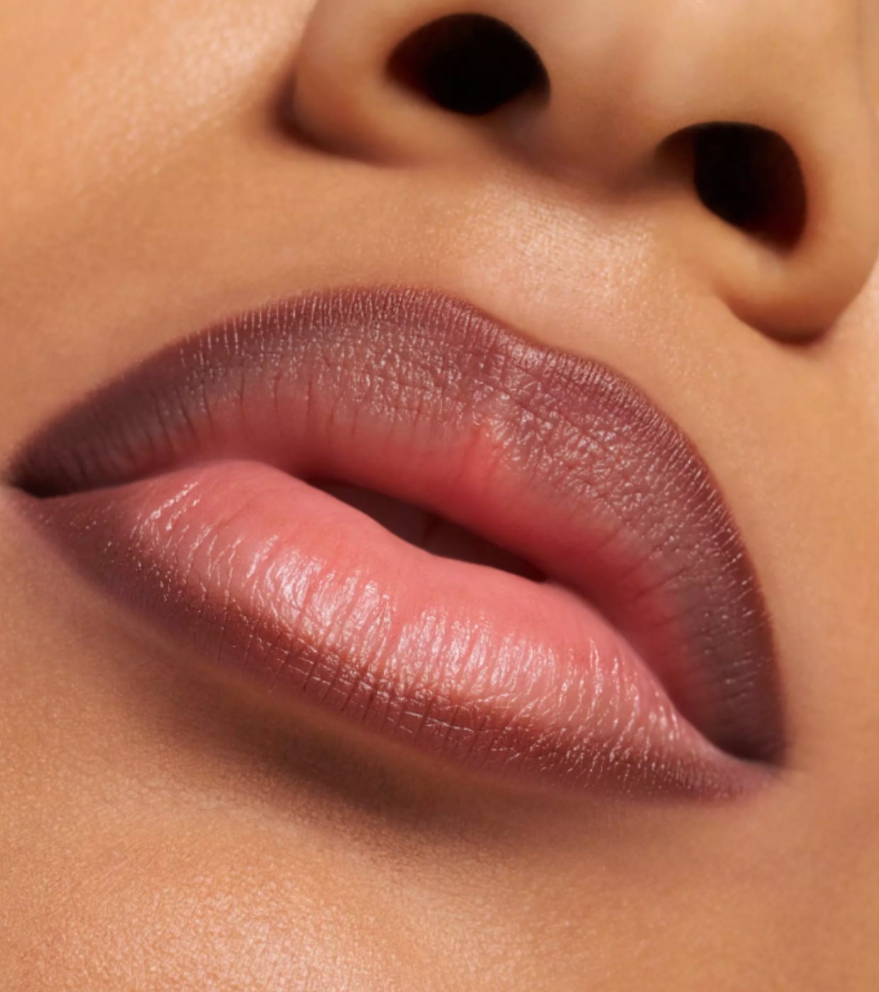 essence - Lápis de contorno labial POUTline soft glide - 04: Cocoa Me Crazy