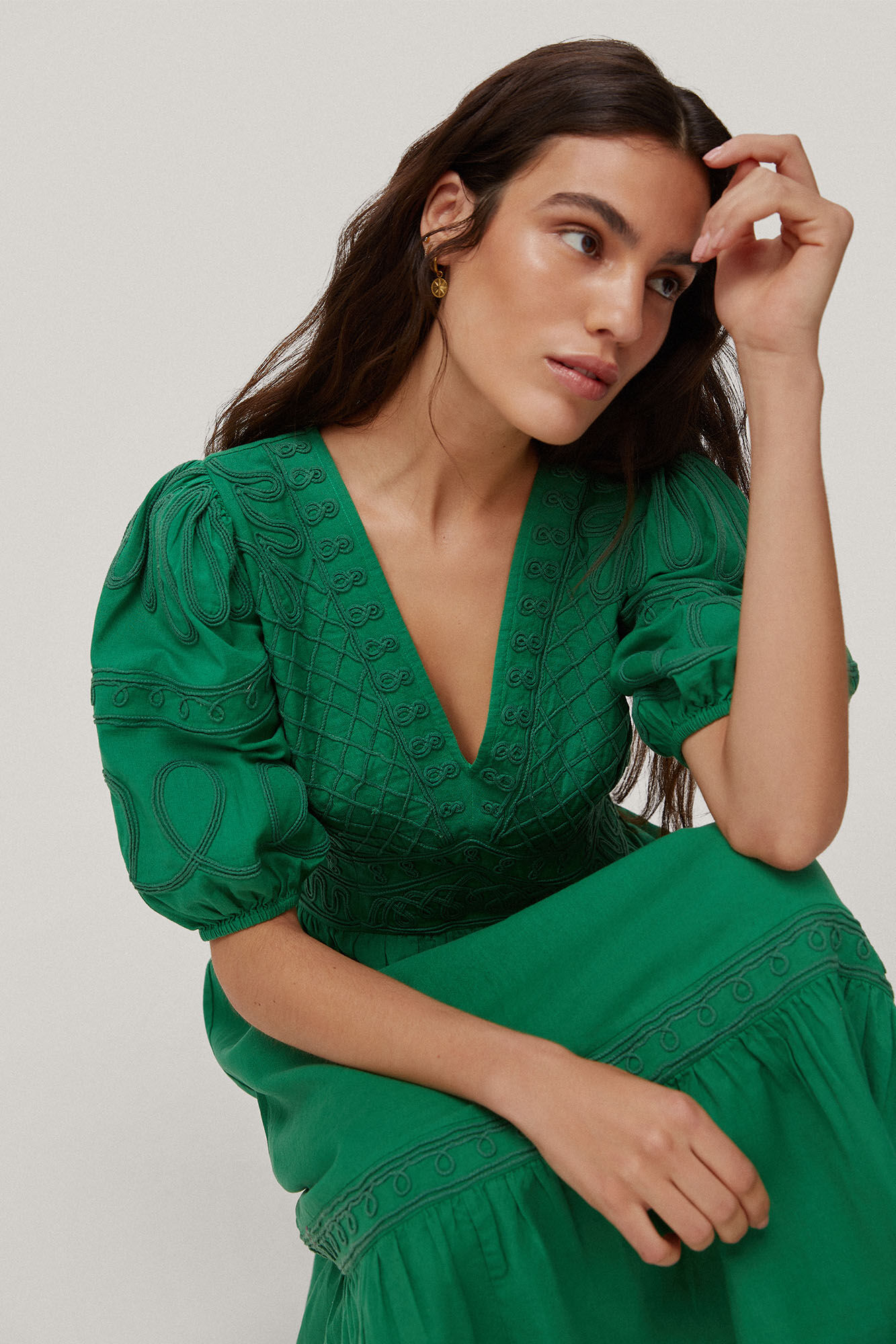 Vestido com bordado de fita - Verde