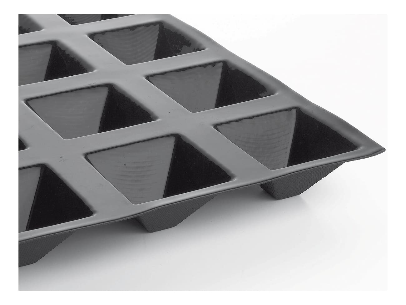Moule pyramides - 60 x 40 cm - 7 x 7 cm (24 empreintes) - Flexipan